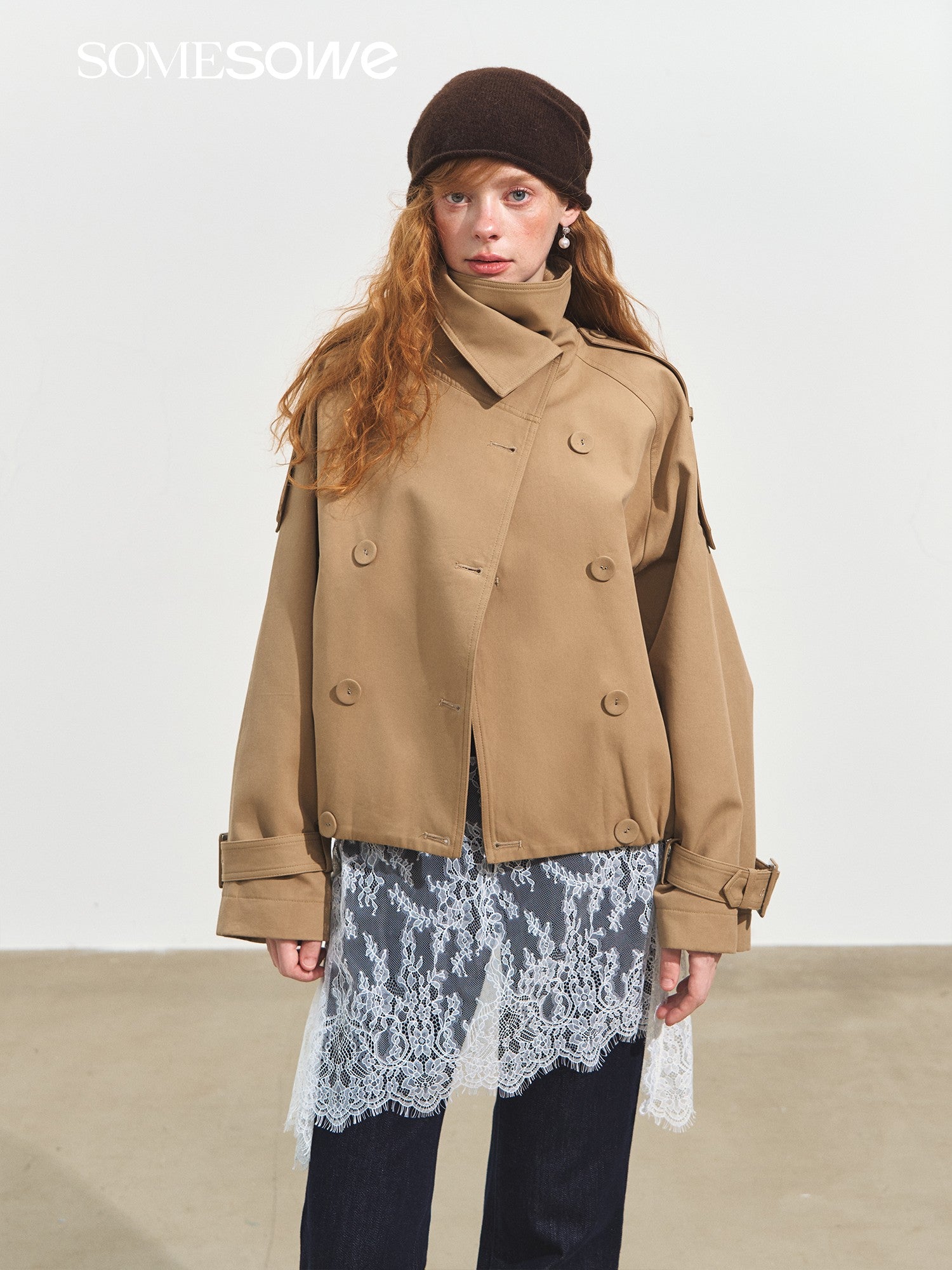 SOMESOWE S2508251 Slanted collar double breasted short windbreaker