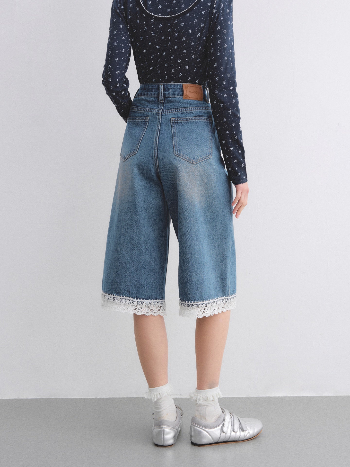 AsGony ASG26012 Ruffled Embroidered Hem Washed Denim Seven-Eighths Pants