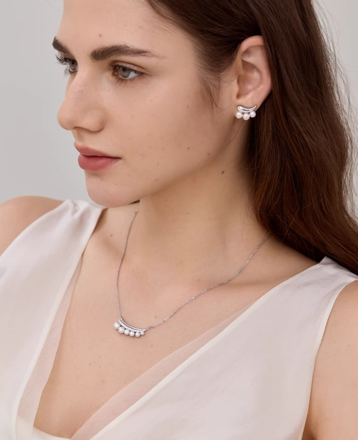 ARSIS Flowing light and shadow earrings