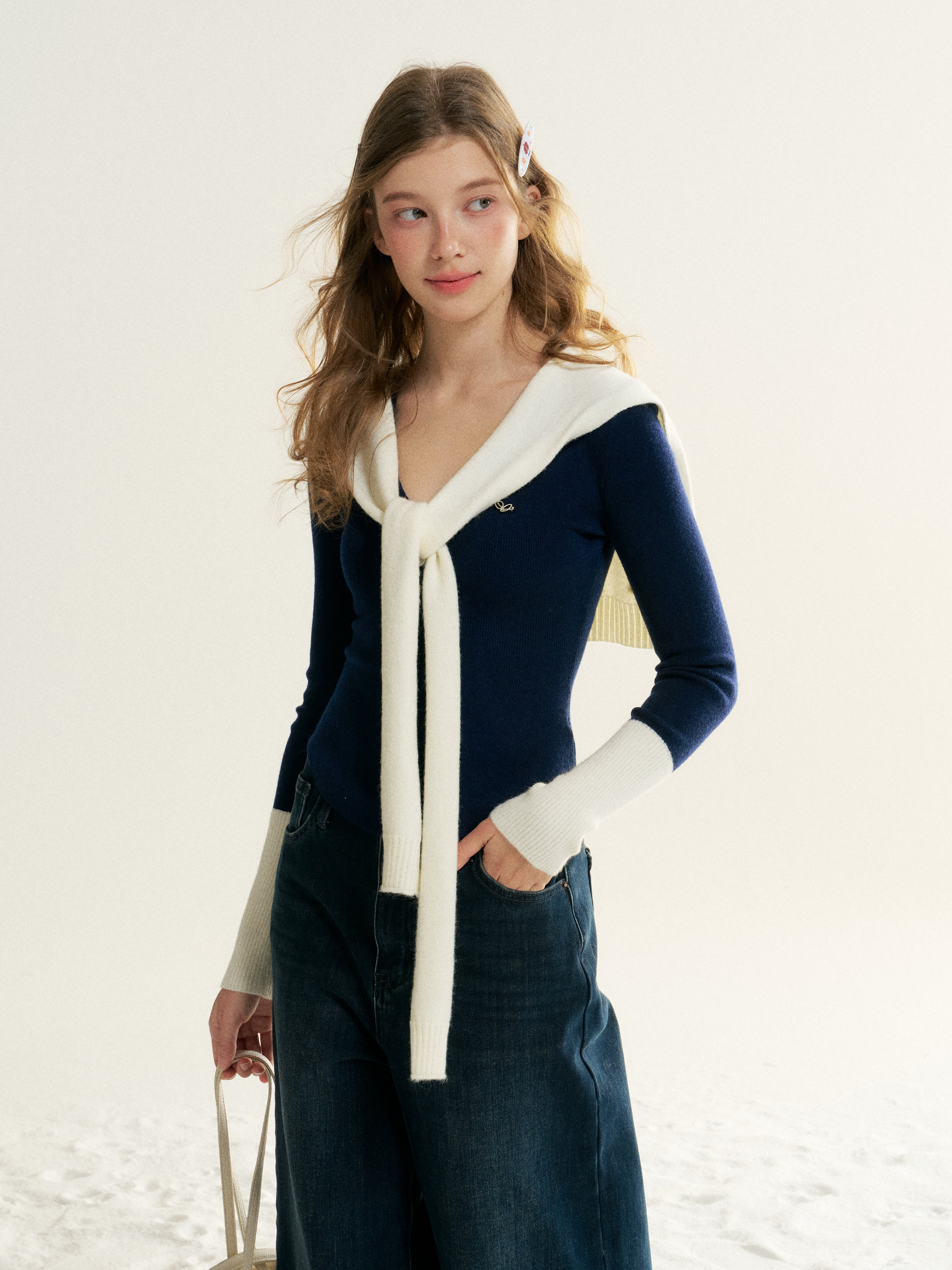 16DEWS 16D25520 Color blocking V-neck long sleeved slim knit sweater