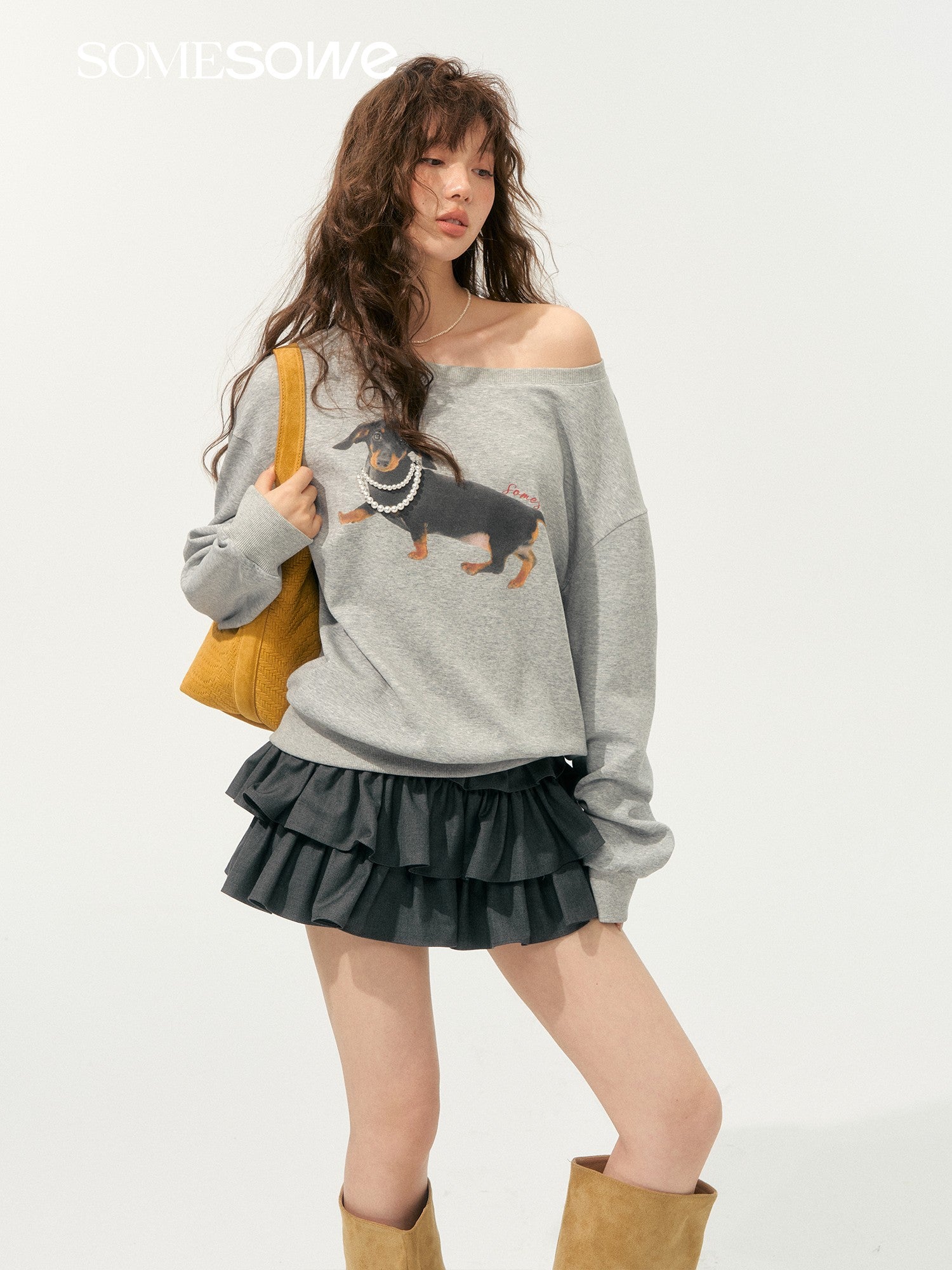 SOMESOWE S2508179 Pearl dachshund one shoulder hoodie