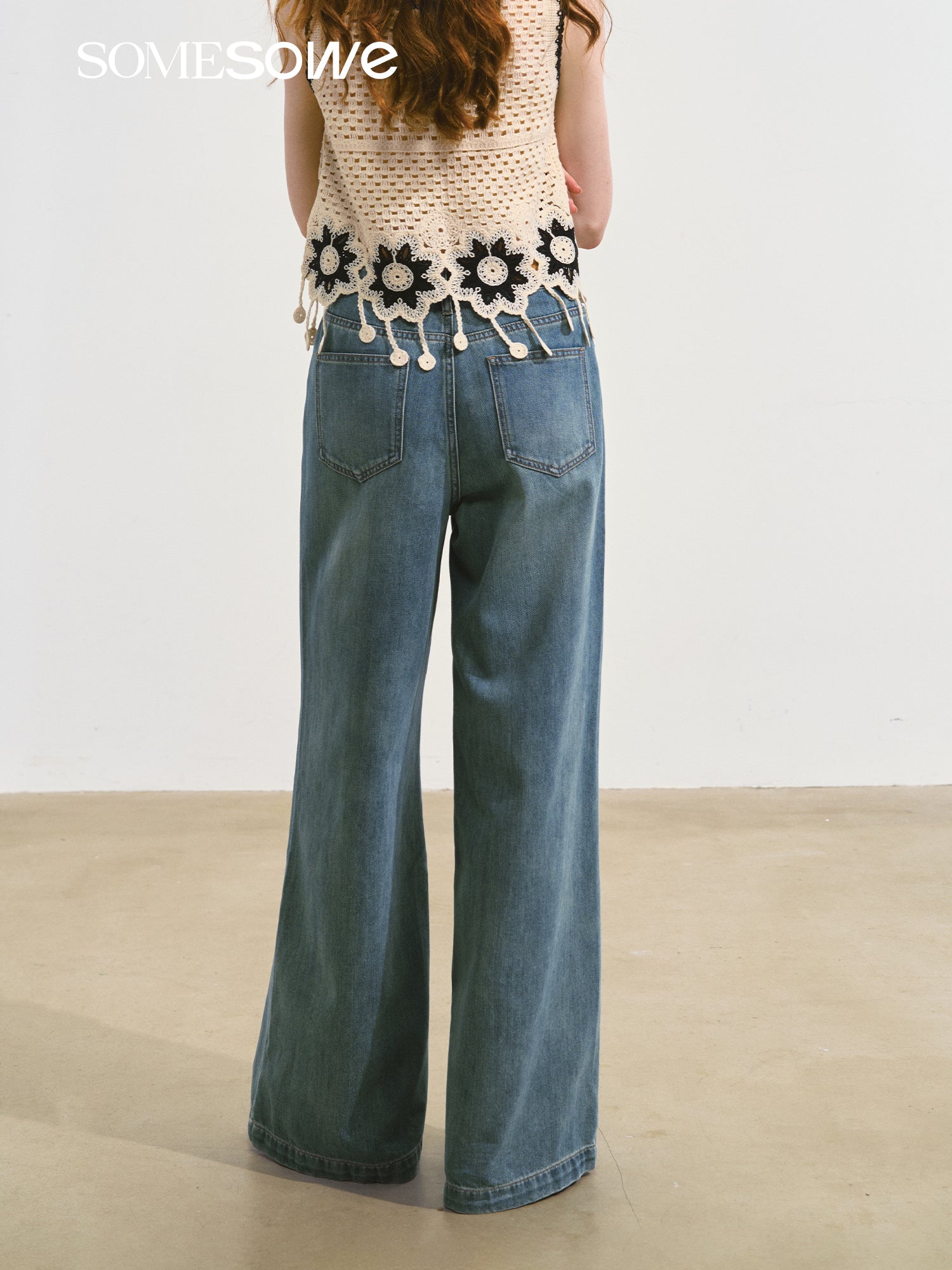 SOMESOWE S2508089 Hairy flower patch denim jeans