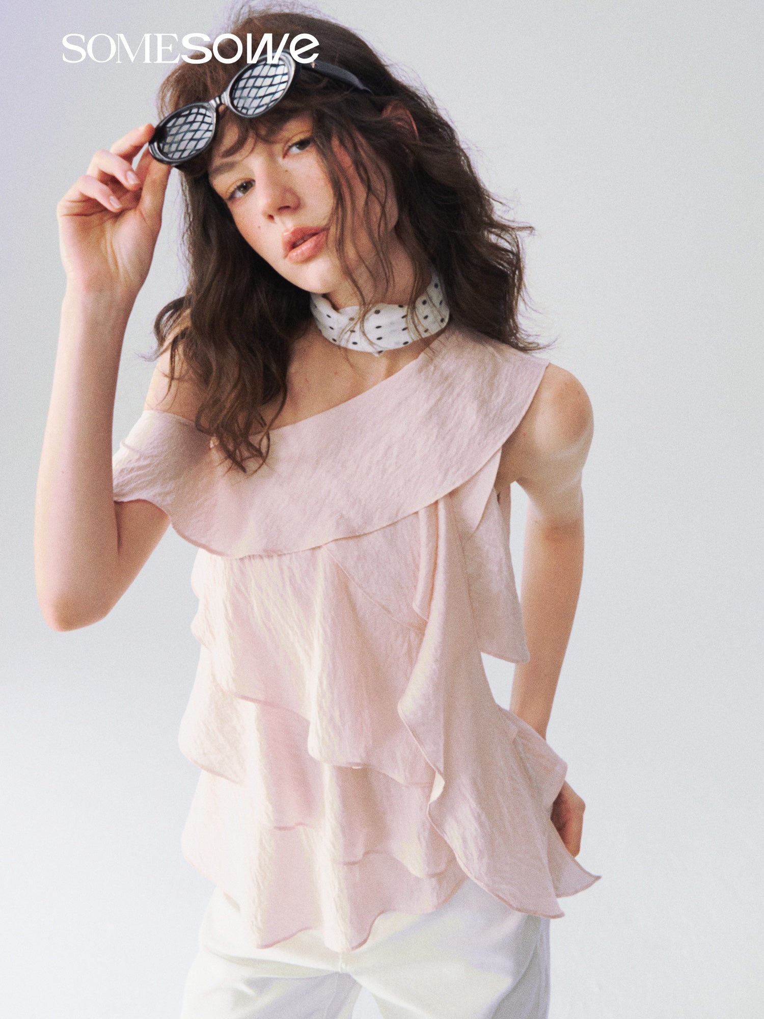 SOMESOWE S2609109 Multi layered ruffle edge sloping shoulder top