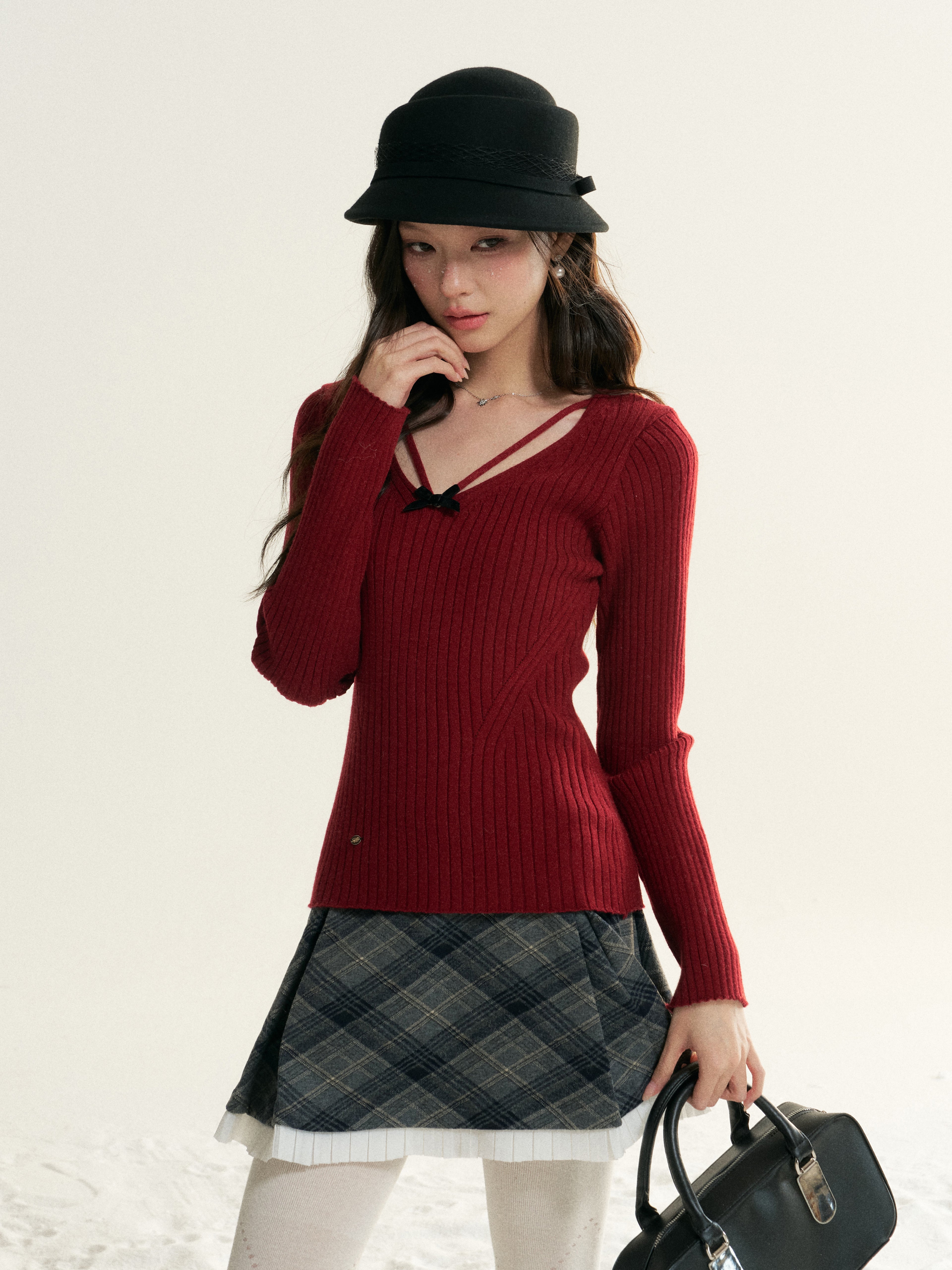 16DEWS 16D25507 V-neck slim-fit knit top