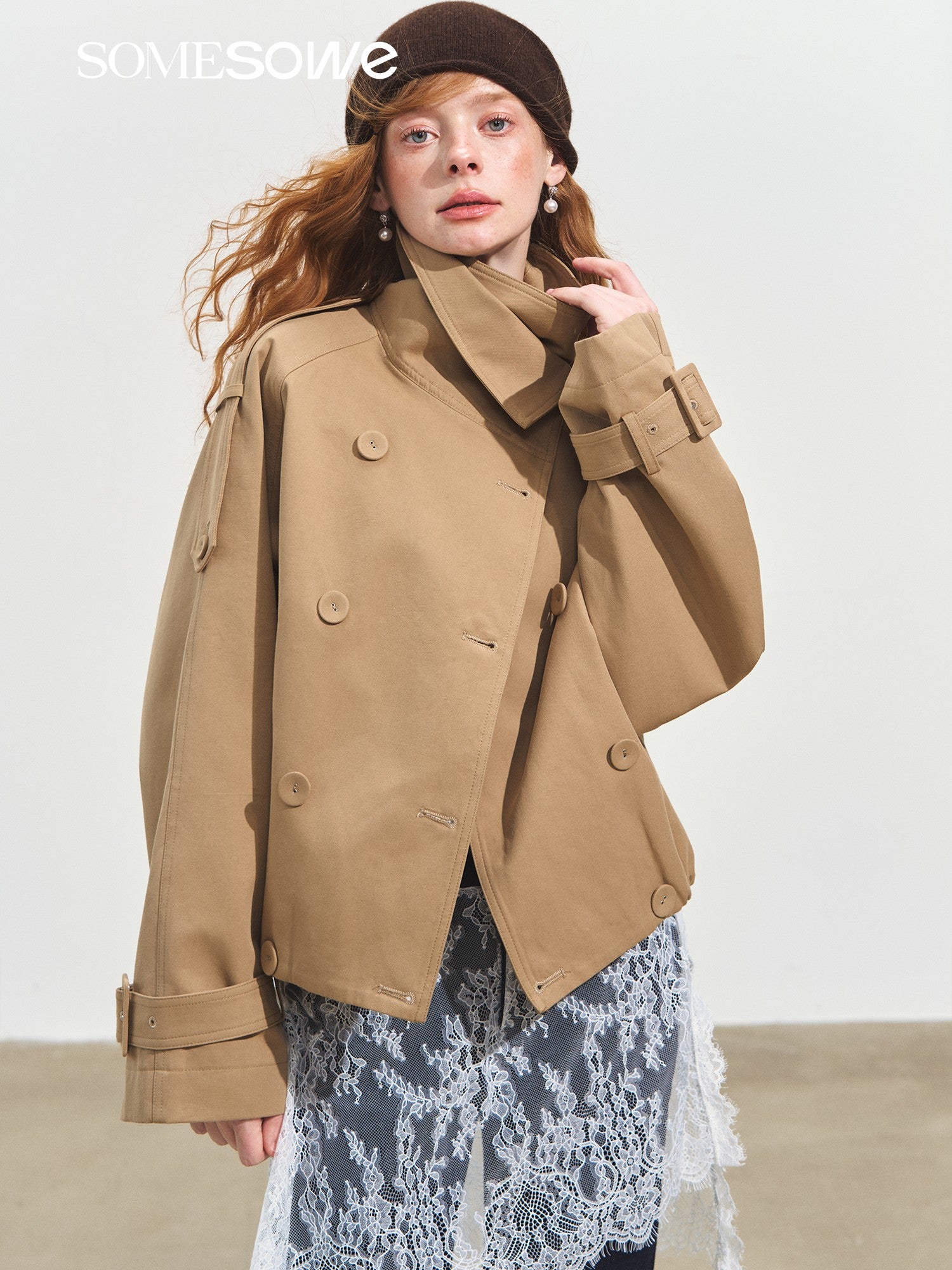 SOMESOWE S2508251 Slanted collar double breasted short windbreaker
