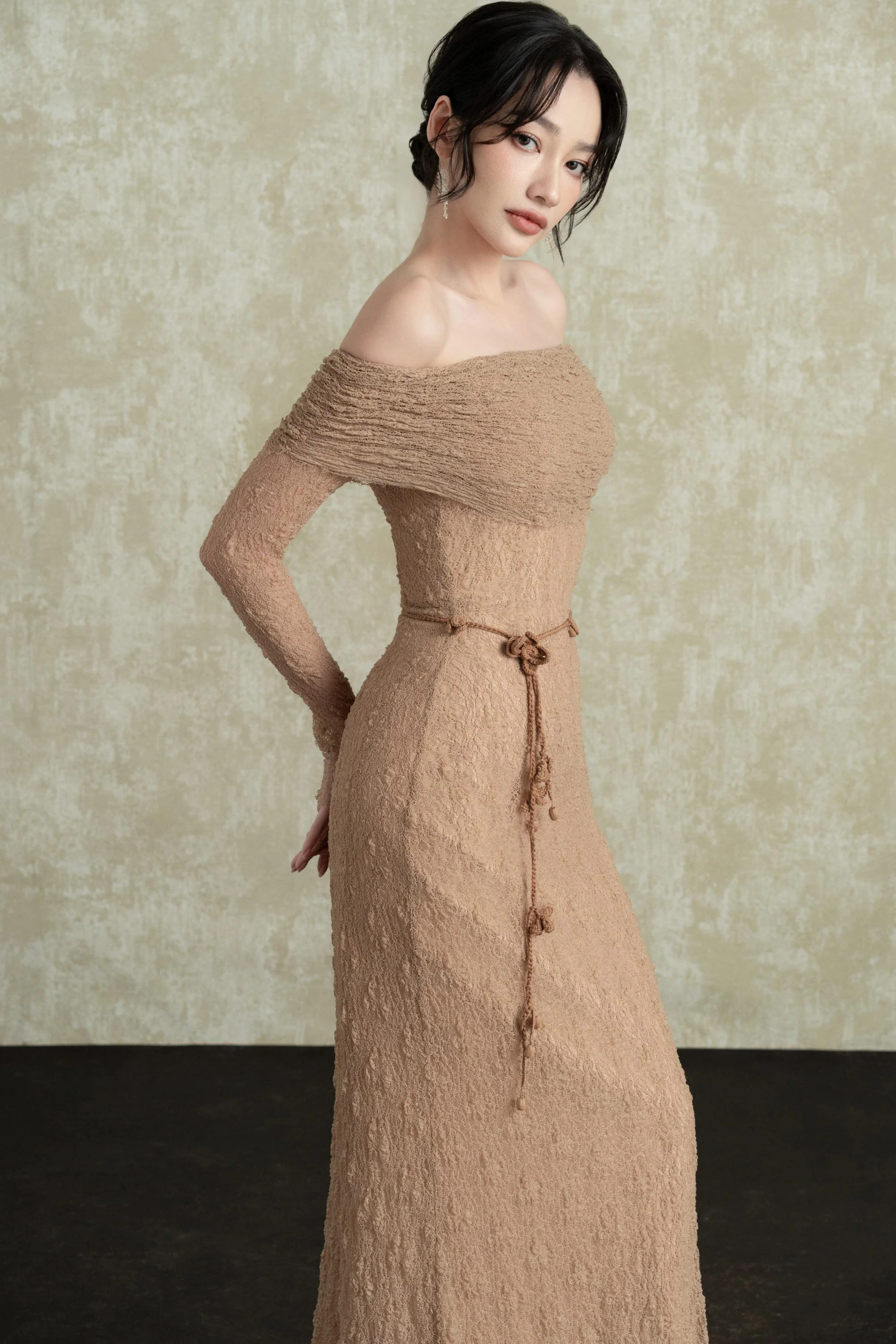 BYDENIO Hazel Wrinkled Off-shoulder Bodycon Dress