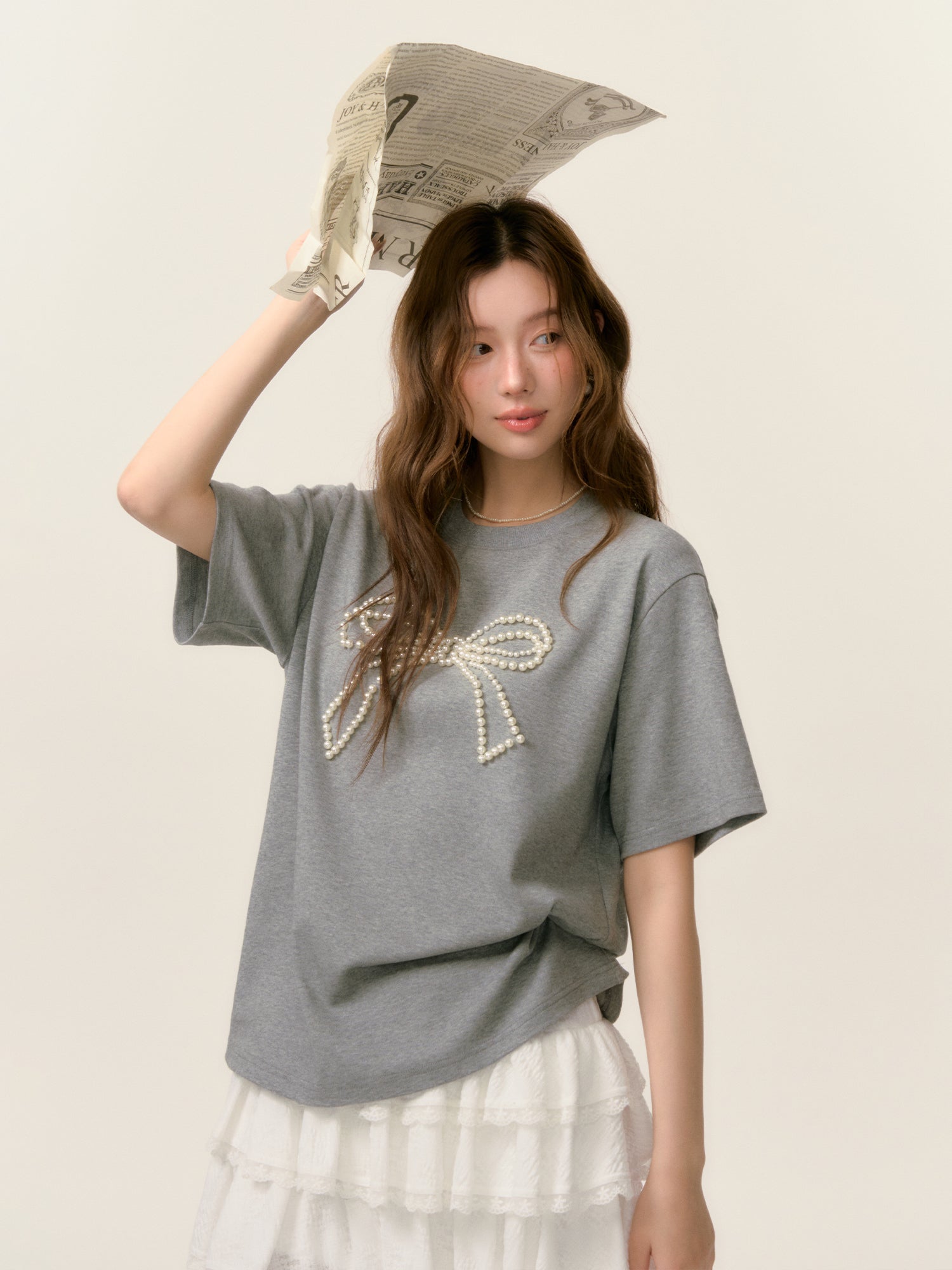SOMESOWE S2508028 Beaded Bow Short-Sleeve T-Shirt (2color)