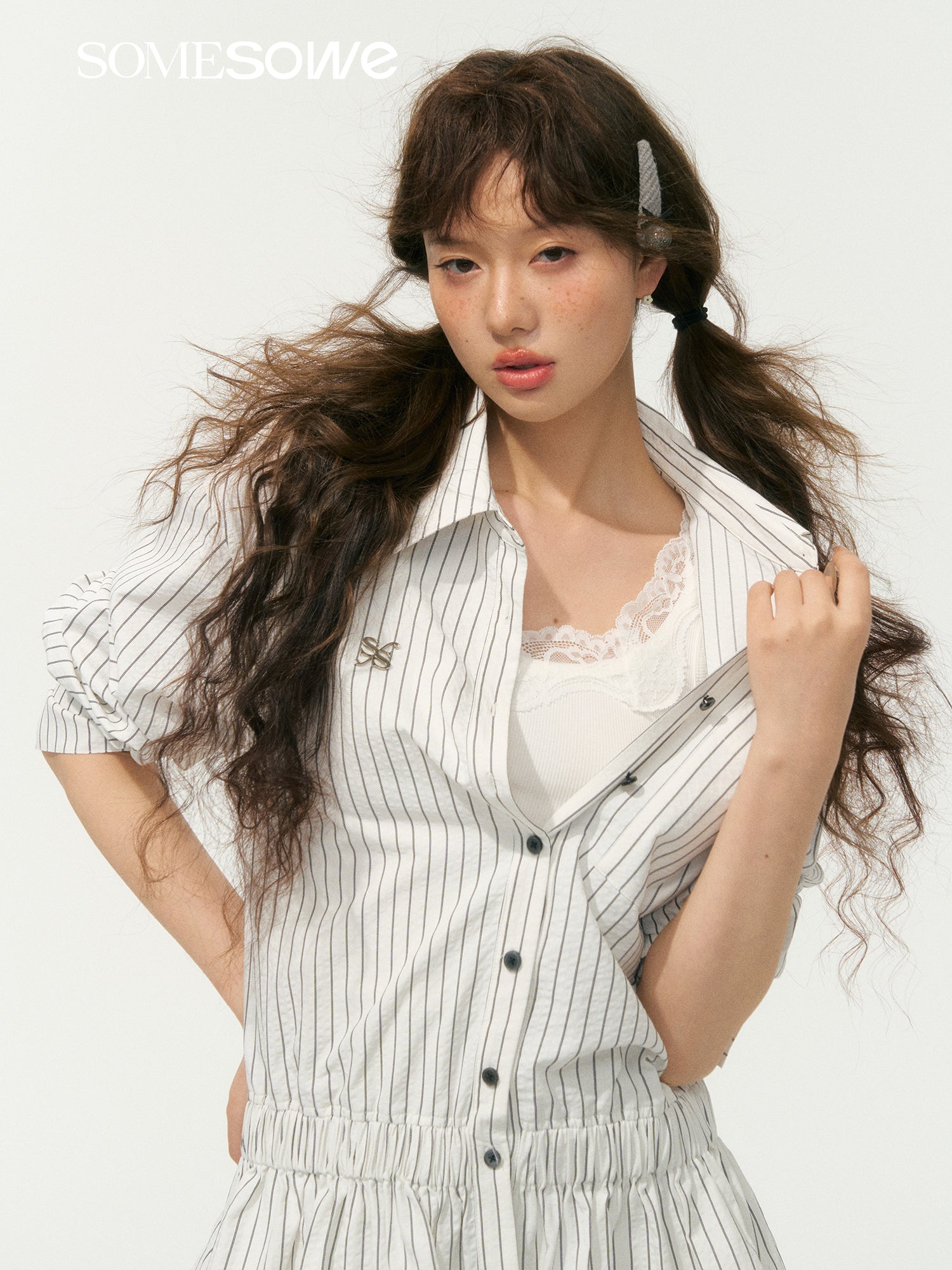 SOMESOWE S2508058 Striped ruffled shirt