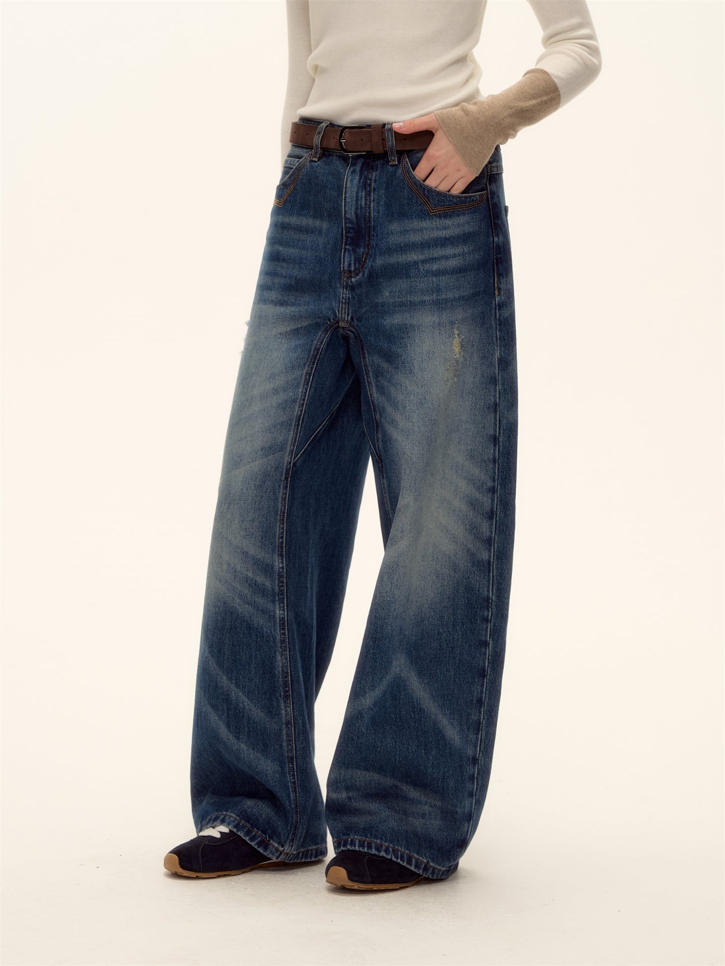 AsGony ASG25513 Ripped water washed curved knife jeans