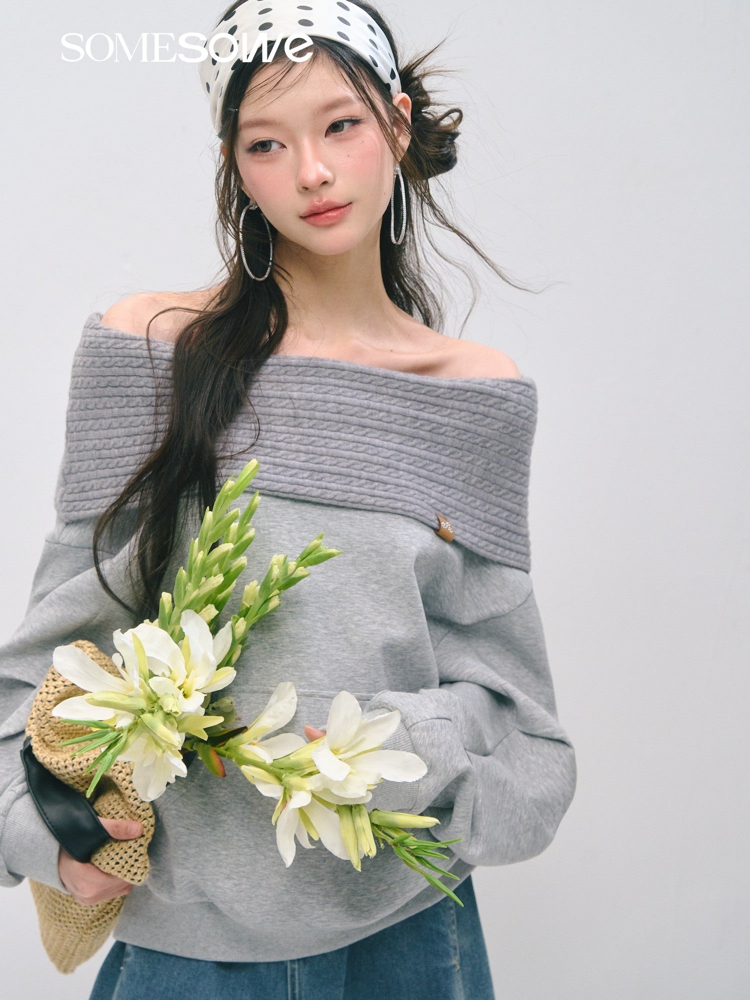 SOMESOWE S2509016 Off shoulder splicing loose fitting pullover hoodie