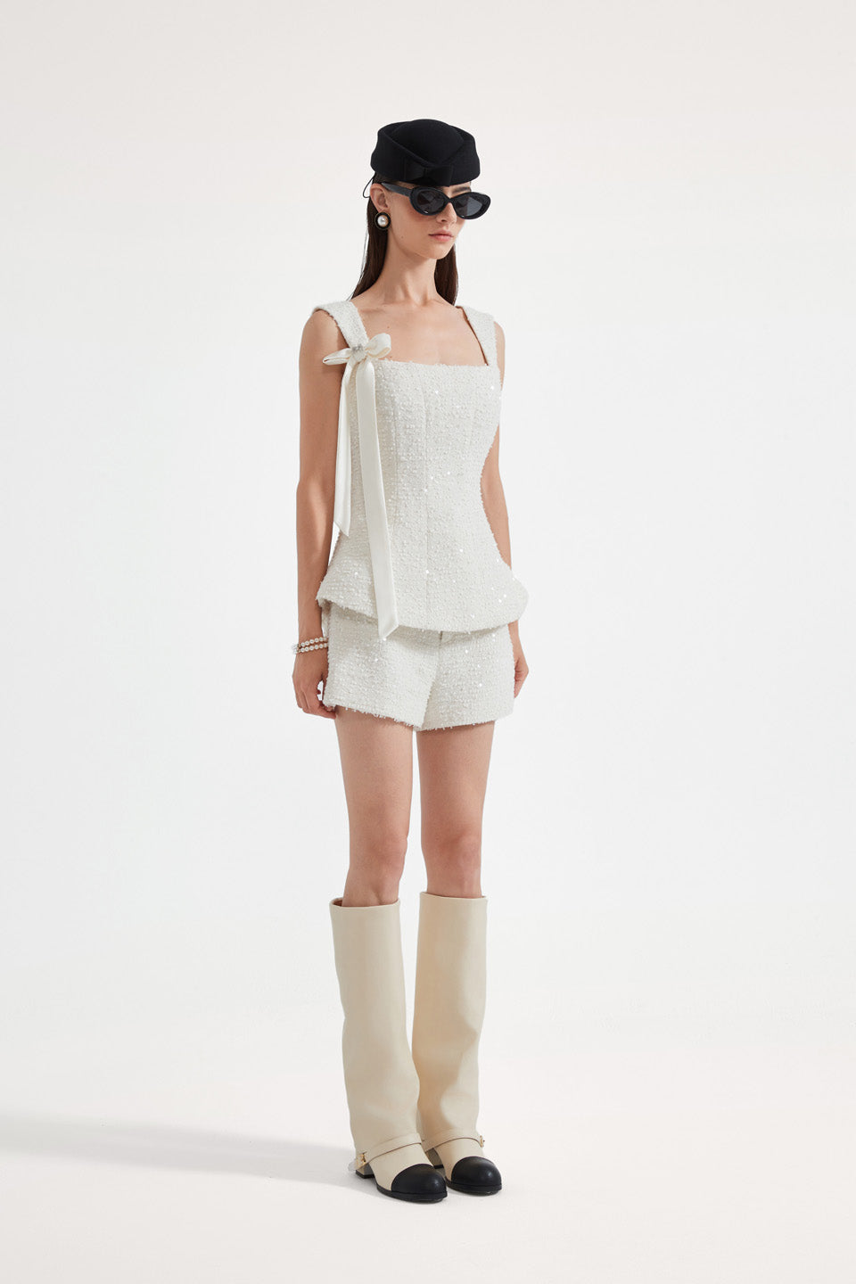 Kingwen White bow ribbon sleeveless top + shorts set