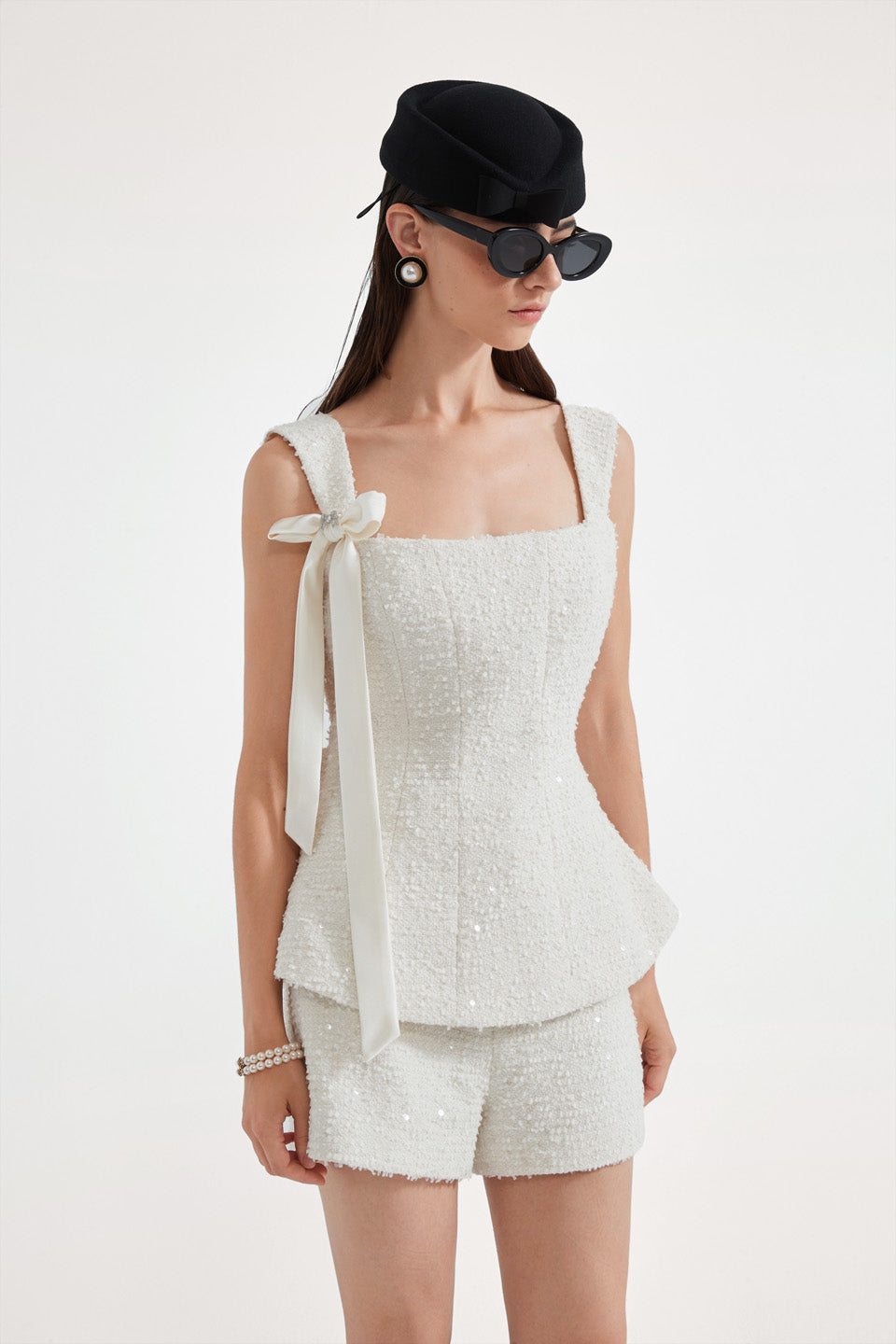 Kingwen White bow ribbon sleeveless top + shorts set