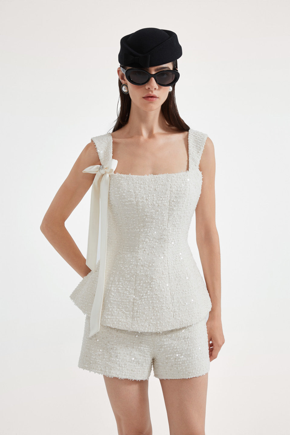 Kingwen White bow ribbon sleeveless top + shorts set
