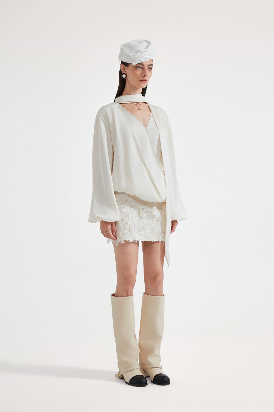 Kingwen V-neck chiffon ribbon shirt + lace skirt