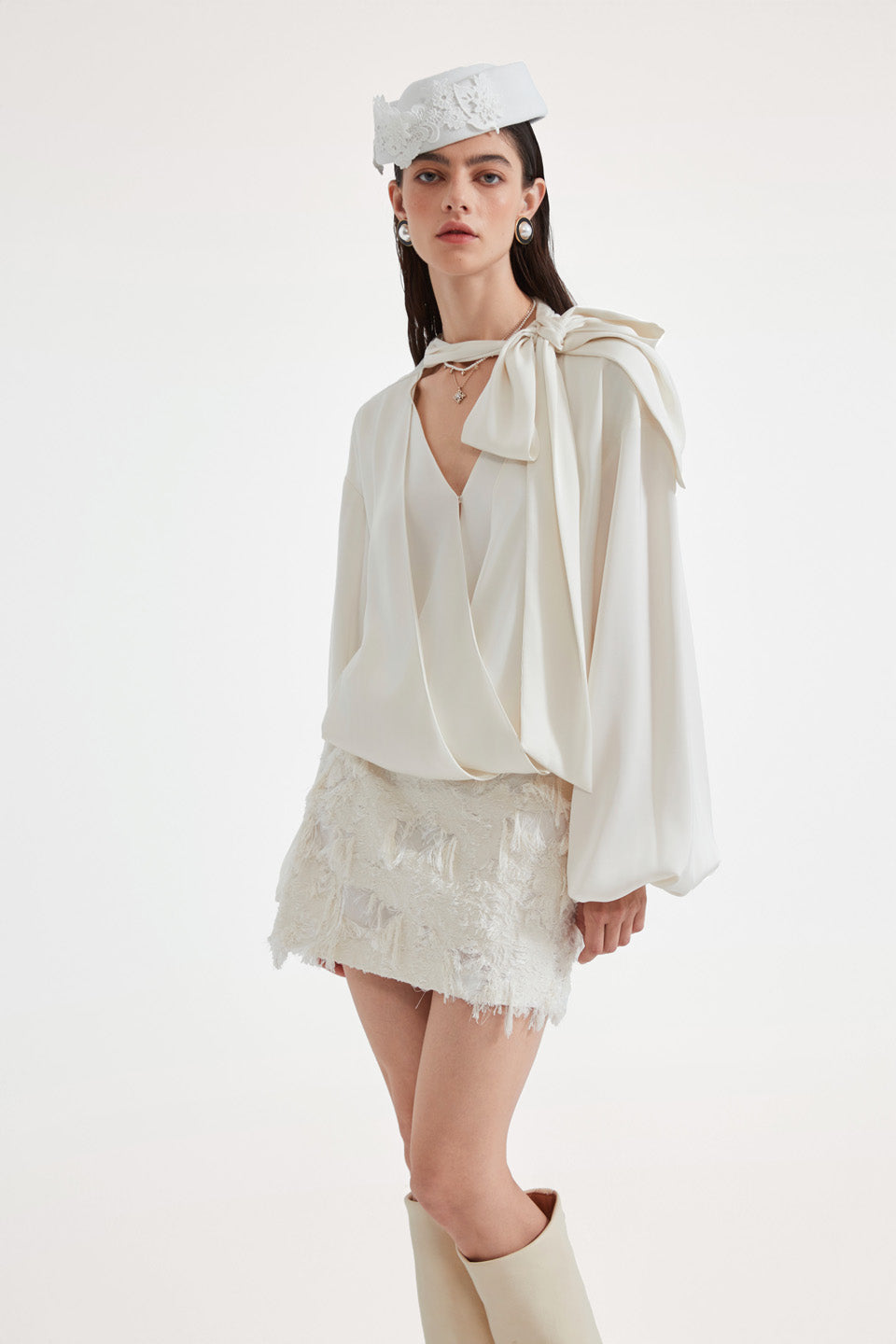 Kingwen V-neck chiffon ribbon shirt + lace skirt