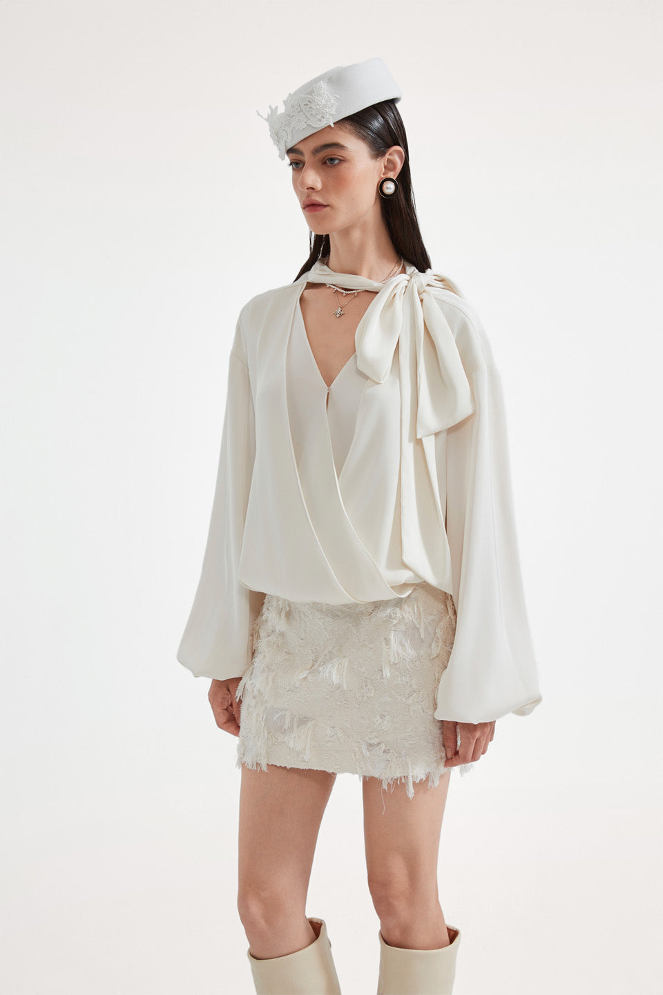 Kingwen V-neck chiffon ribbon shirt + lace skirt