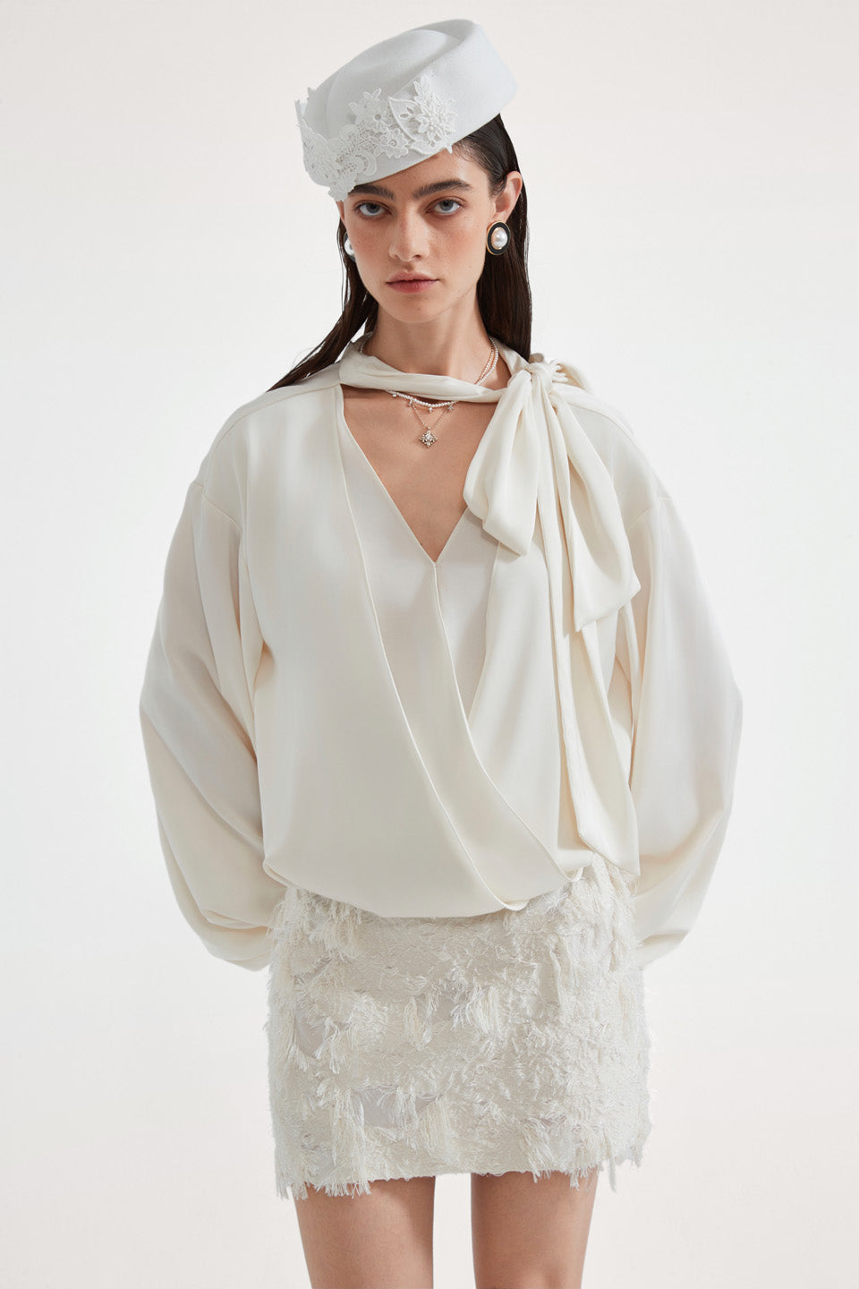 Kingwen V-neck chiffon ribbon shirt + lace skirt