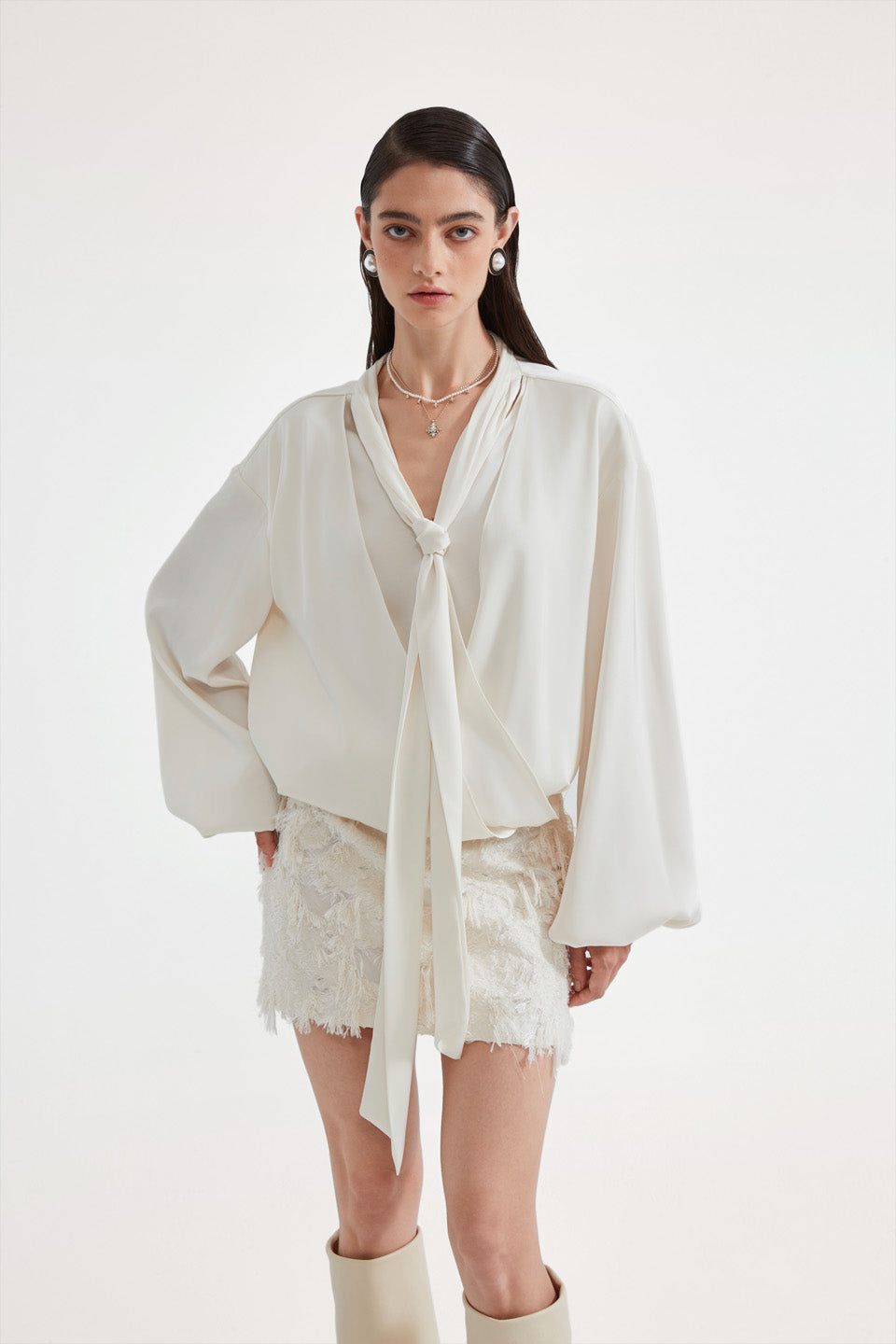 Kingwen V-neck chiffon ribbon shirt + lace skirt