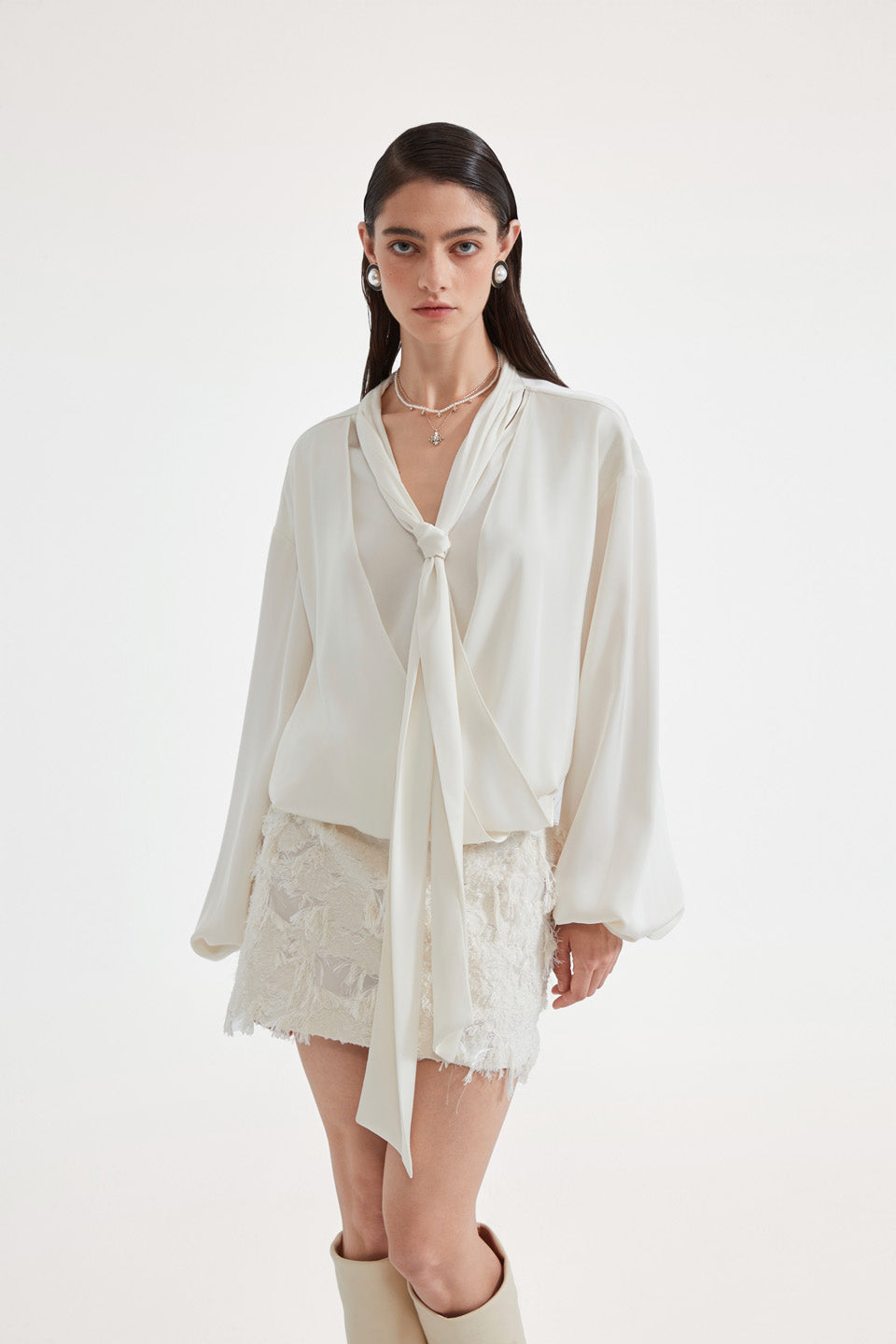 Kingwen V-neck chiffon ribbon shirt + lace skirt