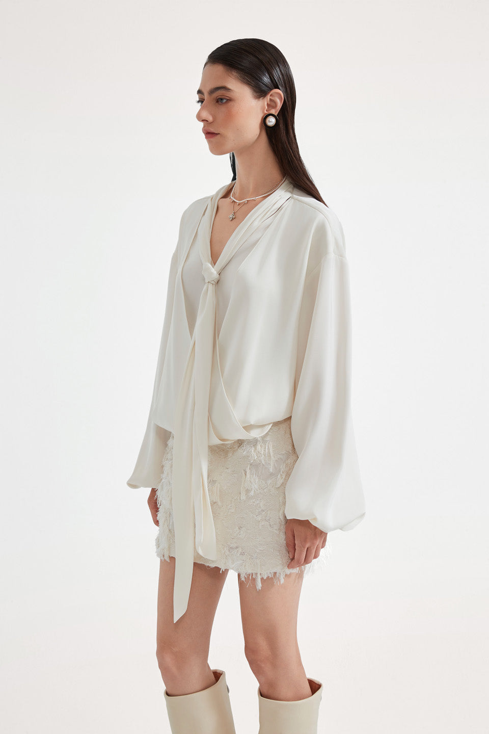Kingwen V-neck chiffon ribbon shirt + lace skirt