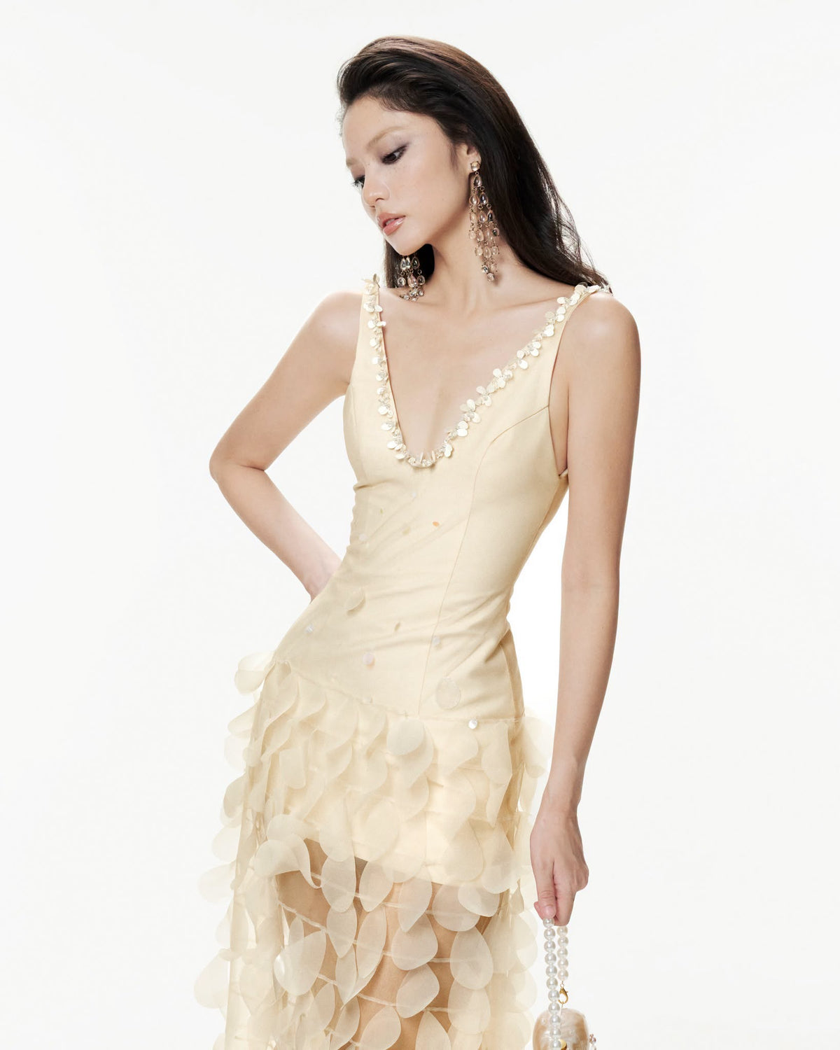 MUST HAVE POURING DRESS