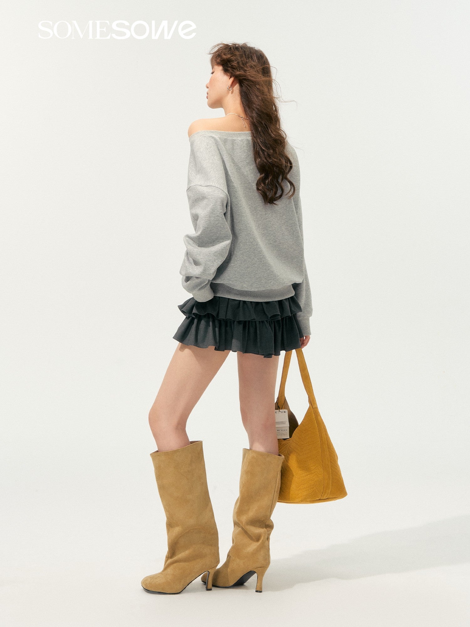 SOMESOWE S2508179 Pearl dachshund one shoulder hoodie