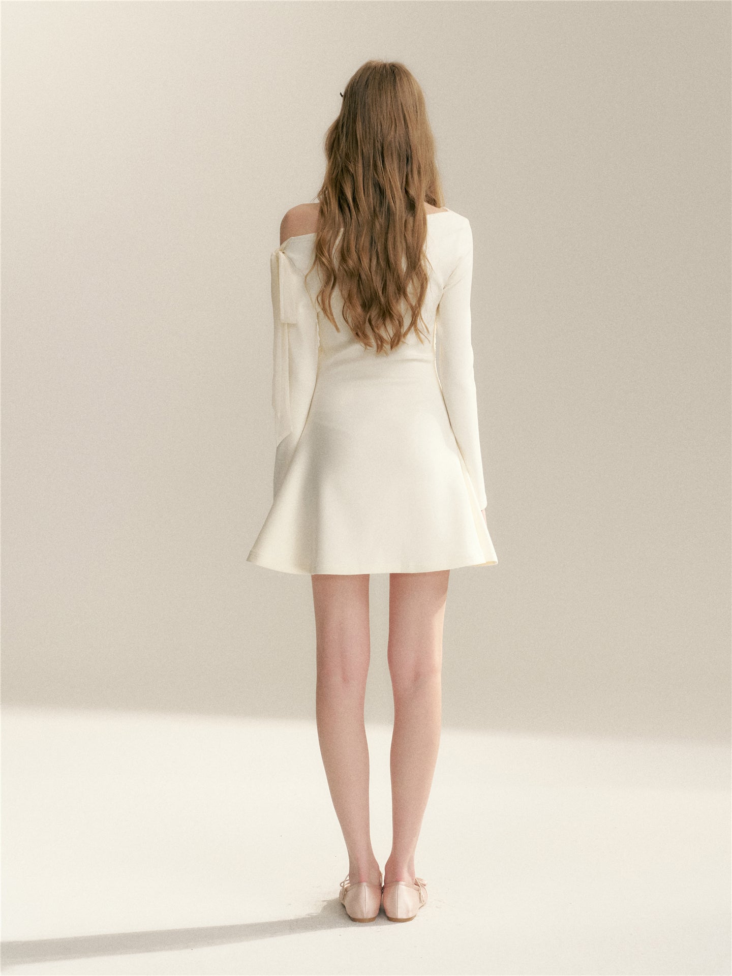 16DEWS 16D26021 Off shoulder bow slim fit long sleeved dress