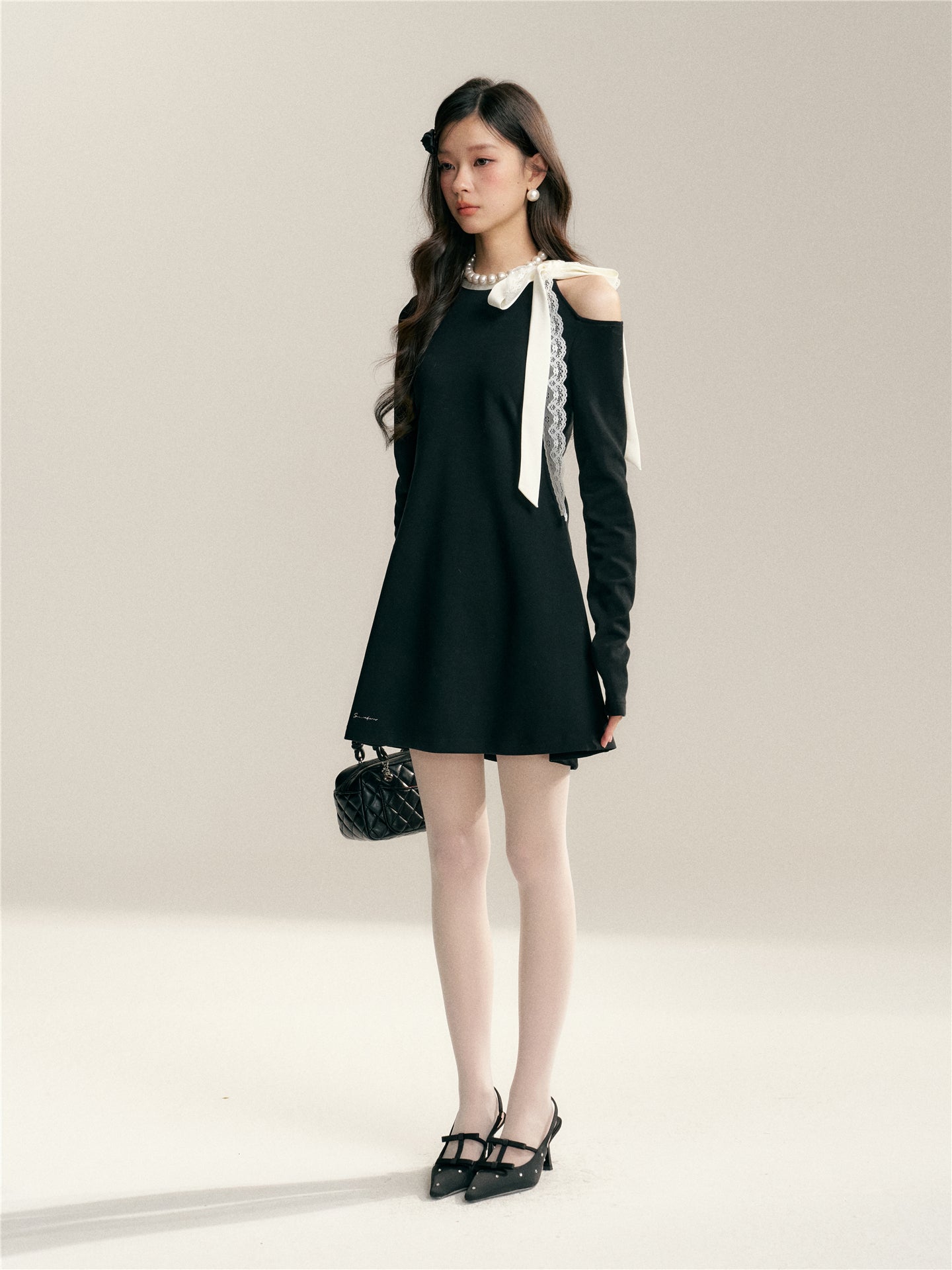 16DEWS 16D26012 Black A-line dress with contrasting bow