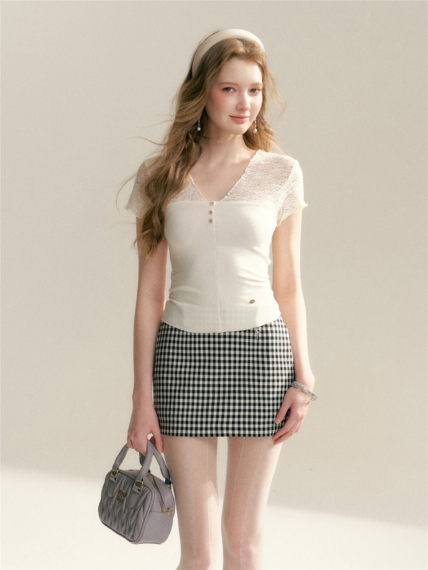 16DEWS 16D246058 Lace patchwork V-neck slim fit short sleeved top