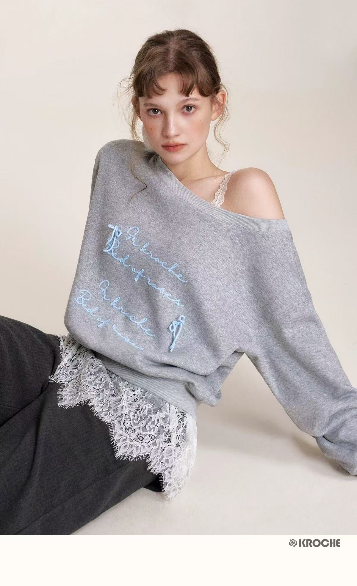 Kroche Slanted shoulder design hoodie