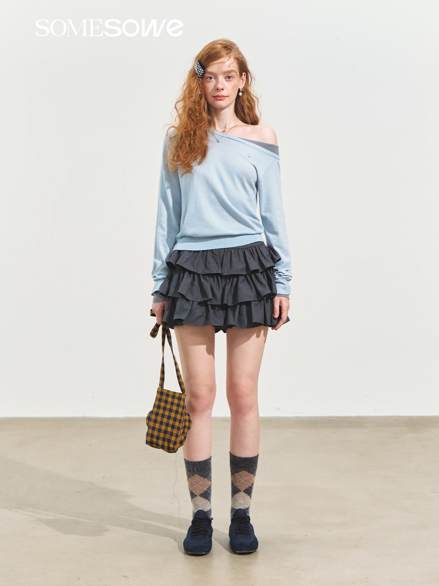 SOMESOWE S2508250 Color blocked off shoulder fake two piece sweater