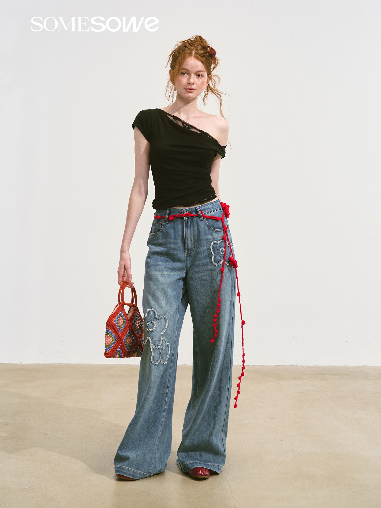 SOMESOWE S2508089 Hairy flower patch denim jeans