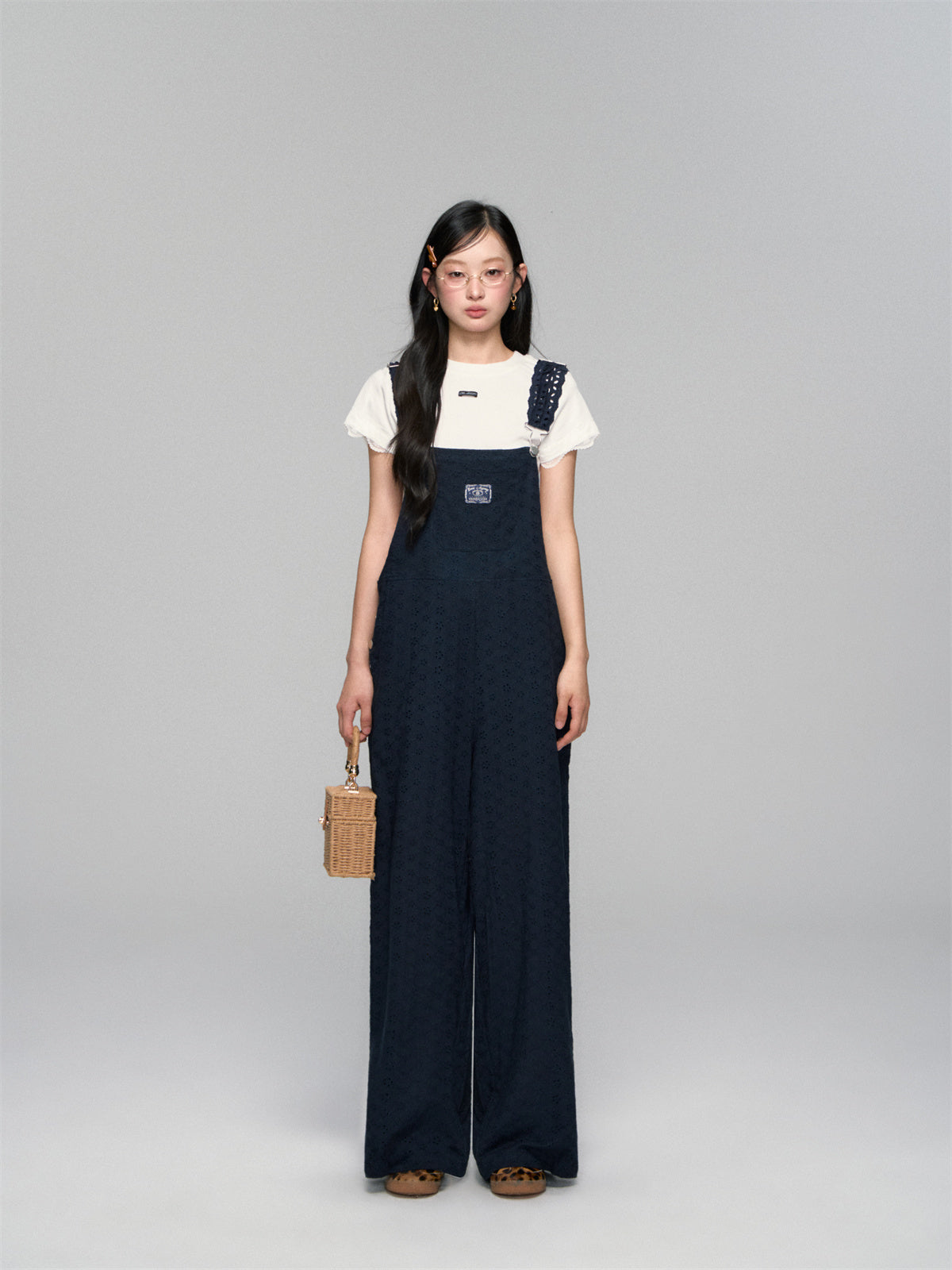 AsGony ASG25141 Simple lace short sleeved T-shirt