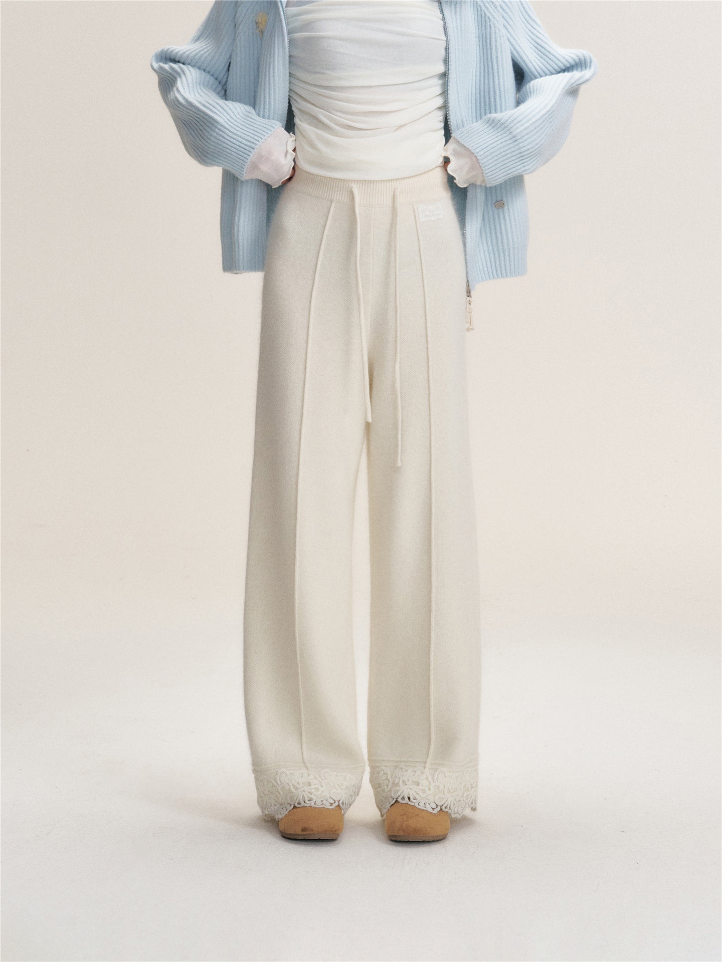 16DEWS 16D25471 Lace edged wool knitted straight leg pants