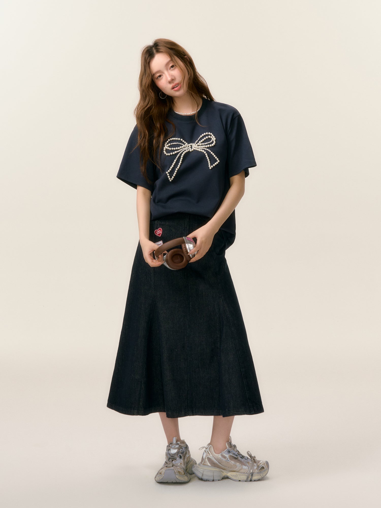 SOMESOWE S2508028 Beaded Bow Short-Sleeve T-Shirt (2color)