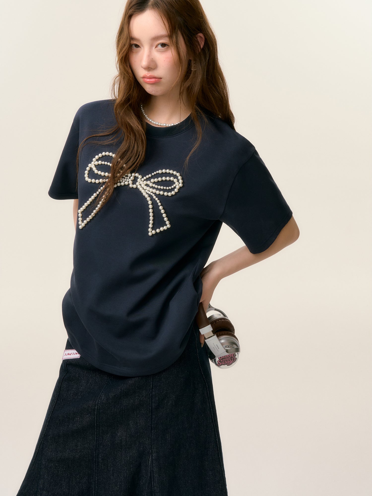SOMESOWE S2508028 Beaded Bow Short-Sleeve T-Shirt (2color)