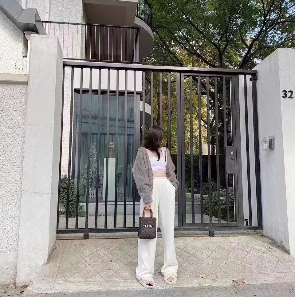 Wide leg drooping pants