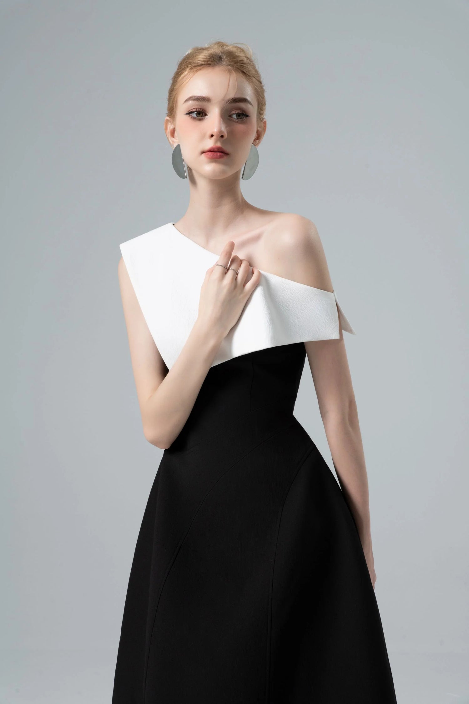 CICI Clio Asymmetric Off-shoulder Dress