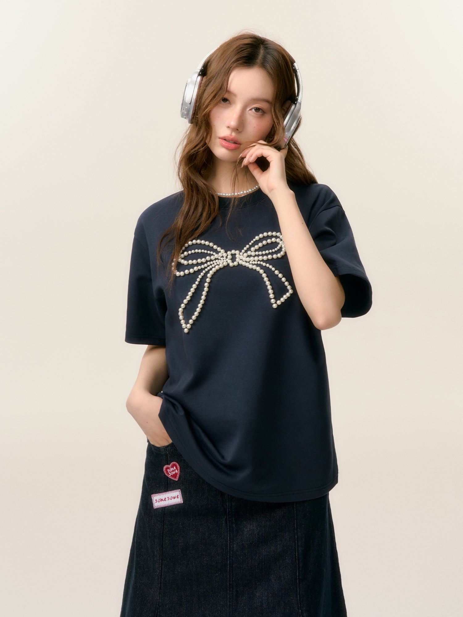 SOMESOWE S2508028 Beaded Bow Short-Sleeve T-Shirt (2color)