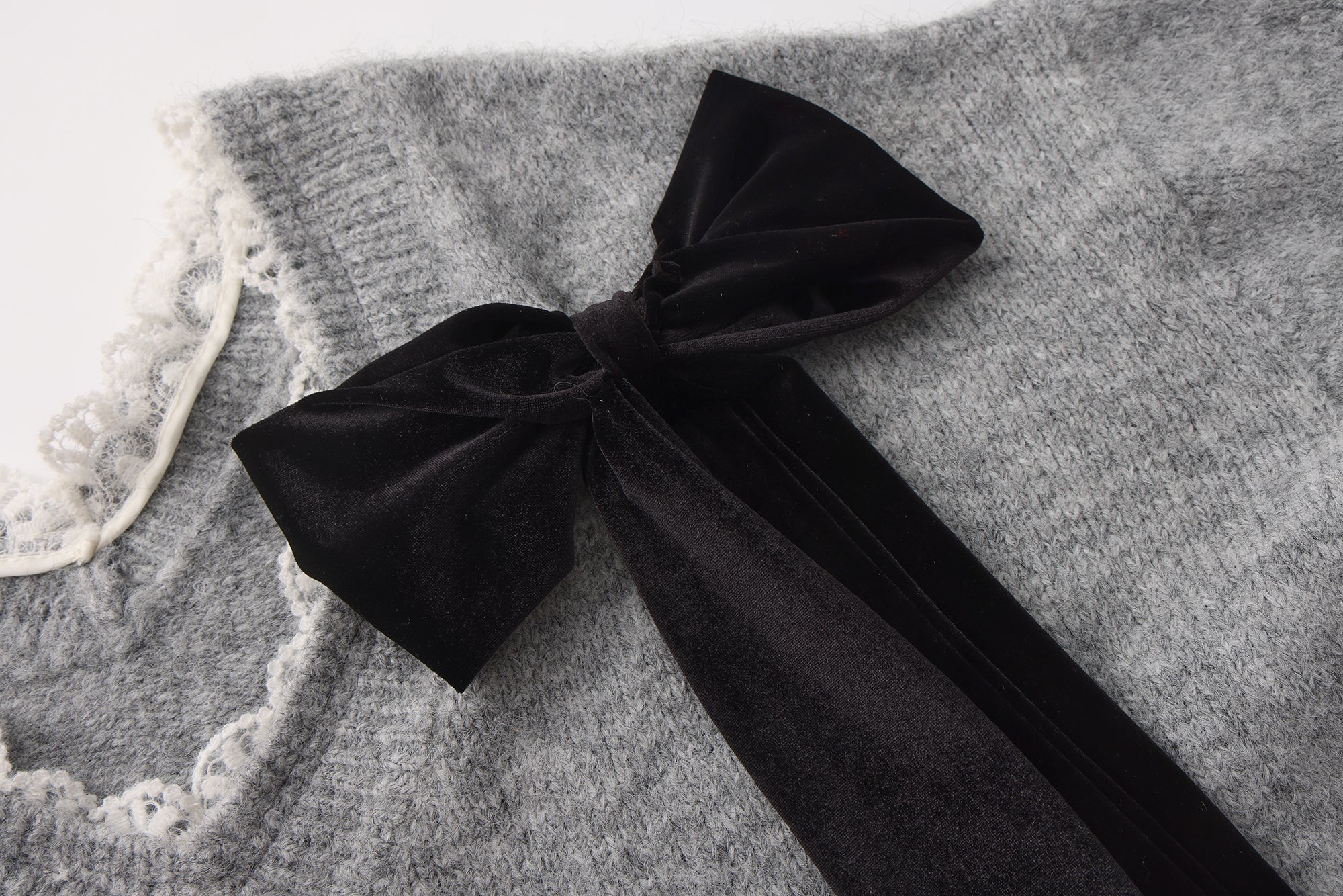 Sweater with detachable bows (Grey)