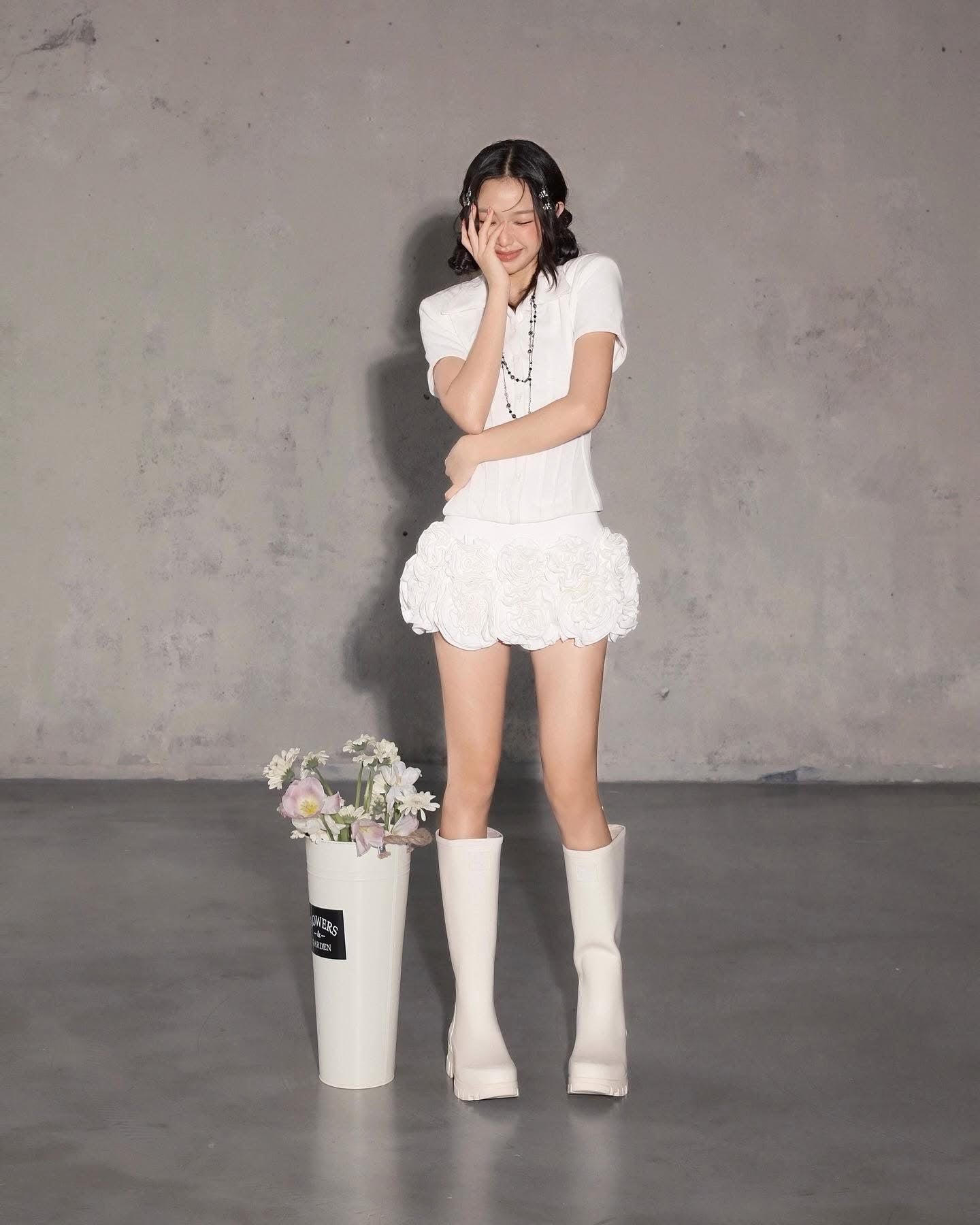 SWAN Closet Jolibi Set