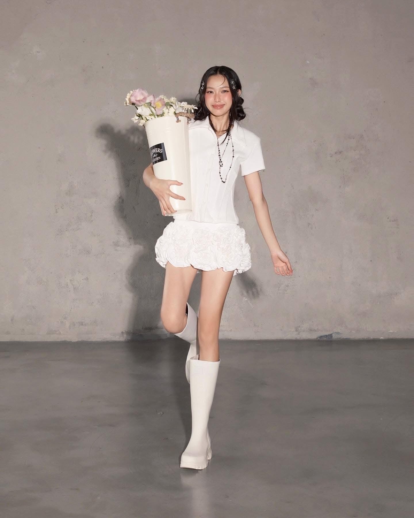 SWAN Closet Jolibi Set