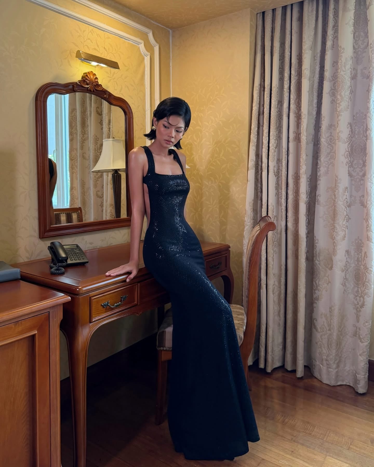 IAMCOCO BACKGLOW DRESS