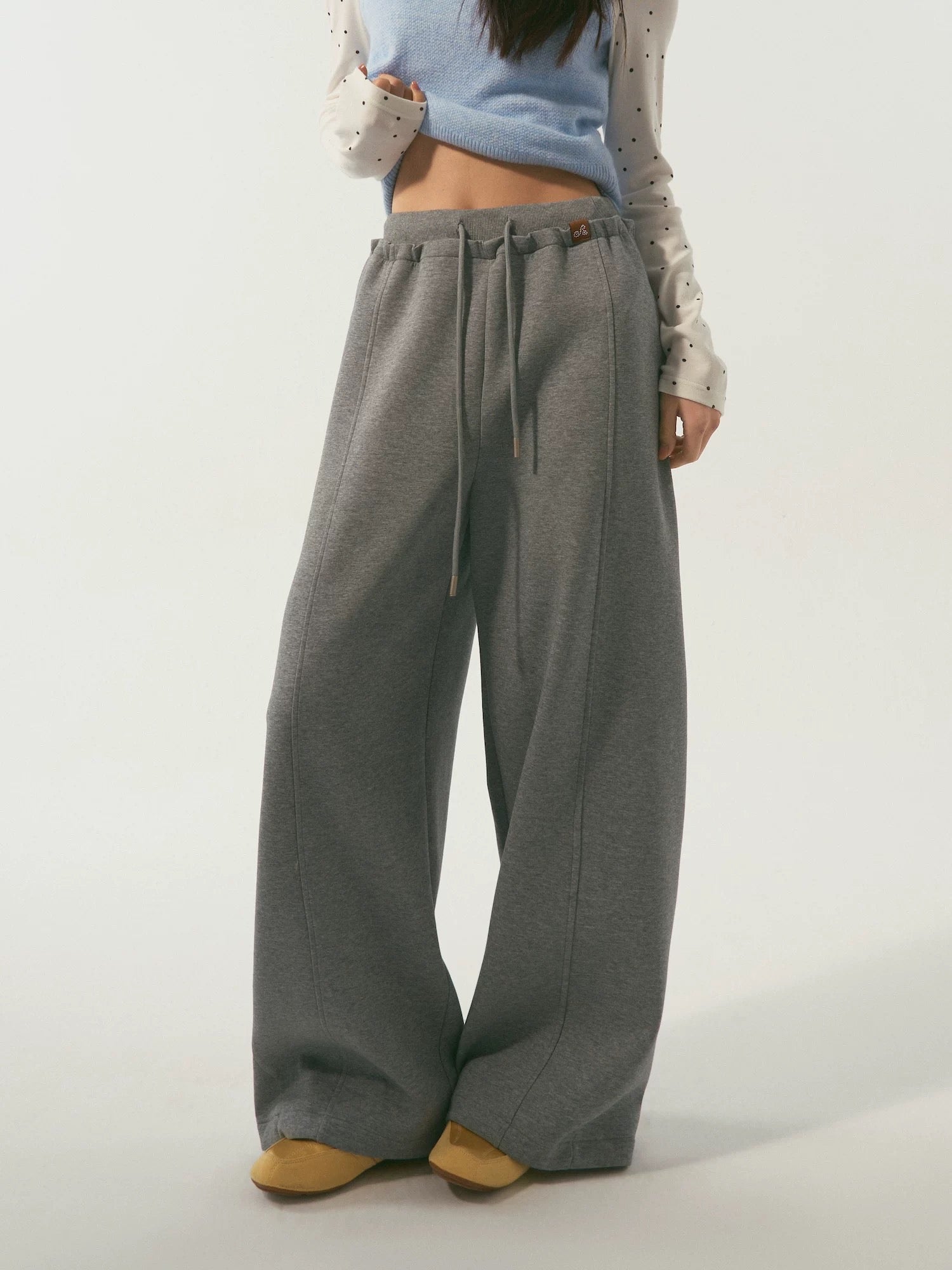 SOMESOWE Relaxing double waisted curved knife pants
