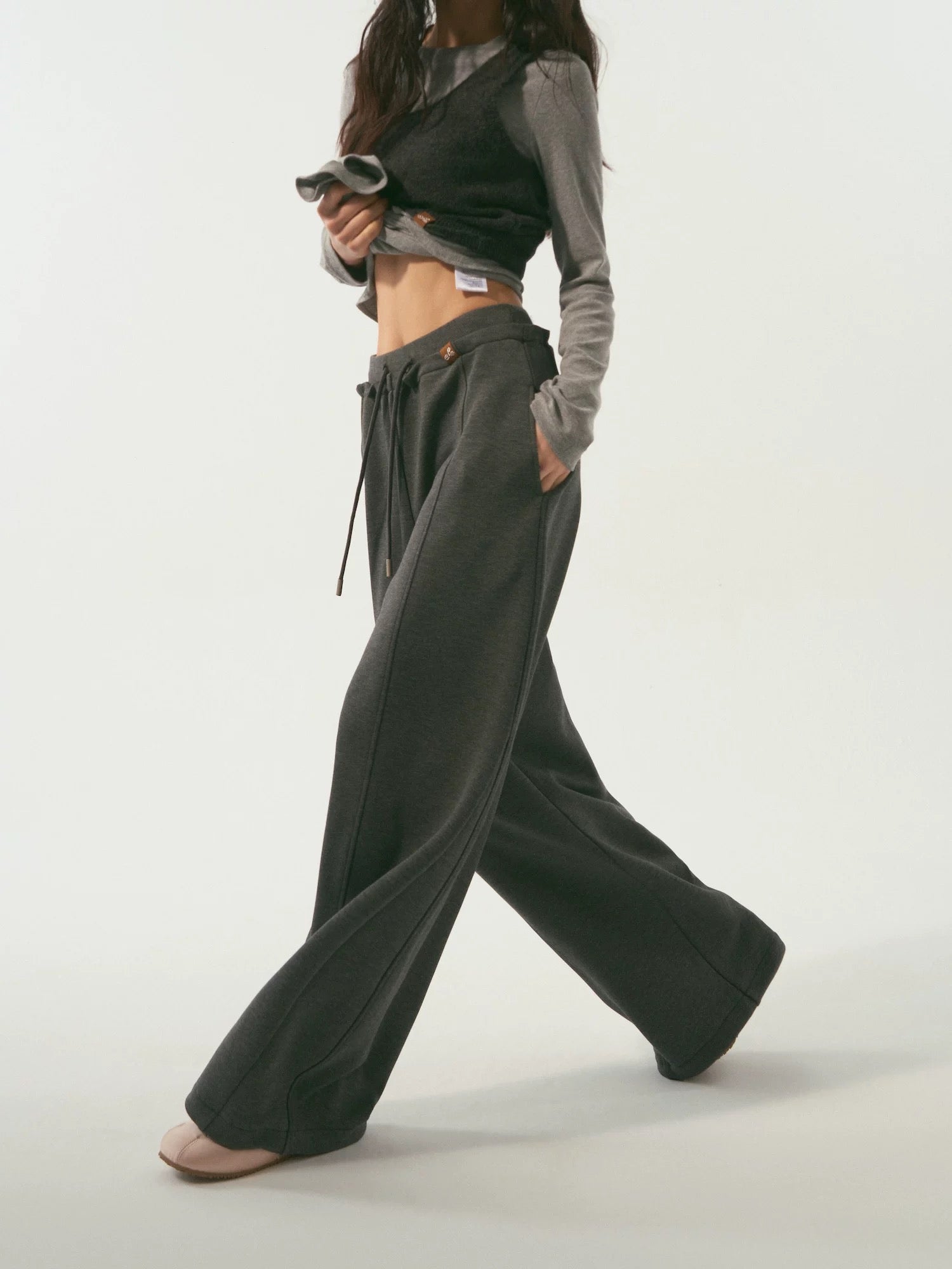 SOMESOWE Relaxing double waisted curved knife pants