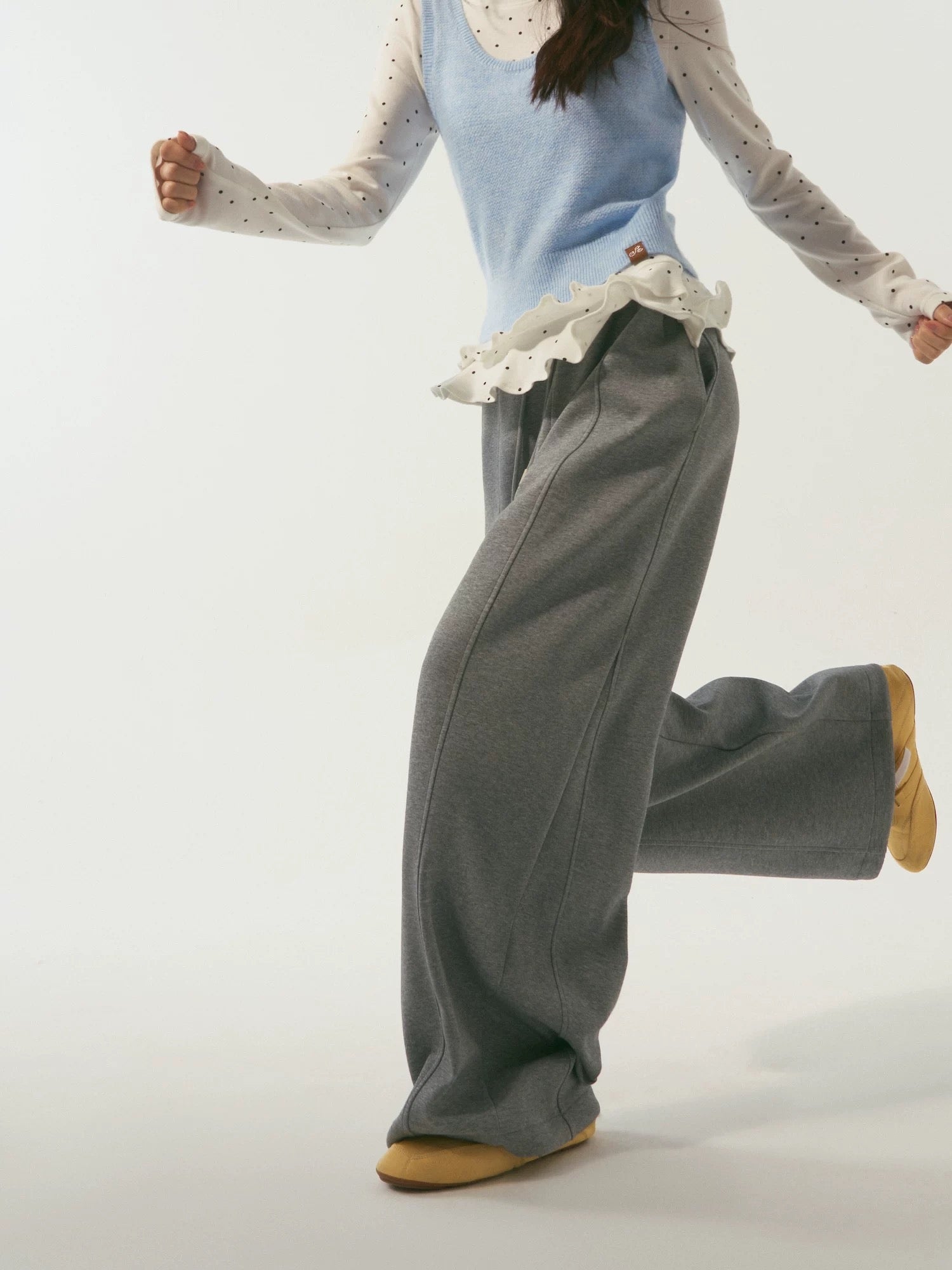 SOMESOWE Relaxing double waisted curved knife pants