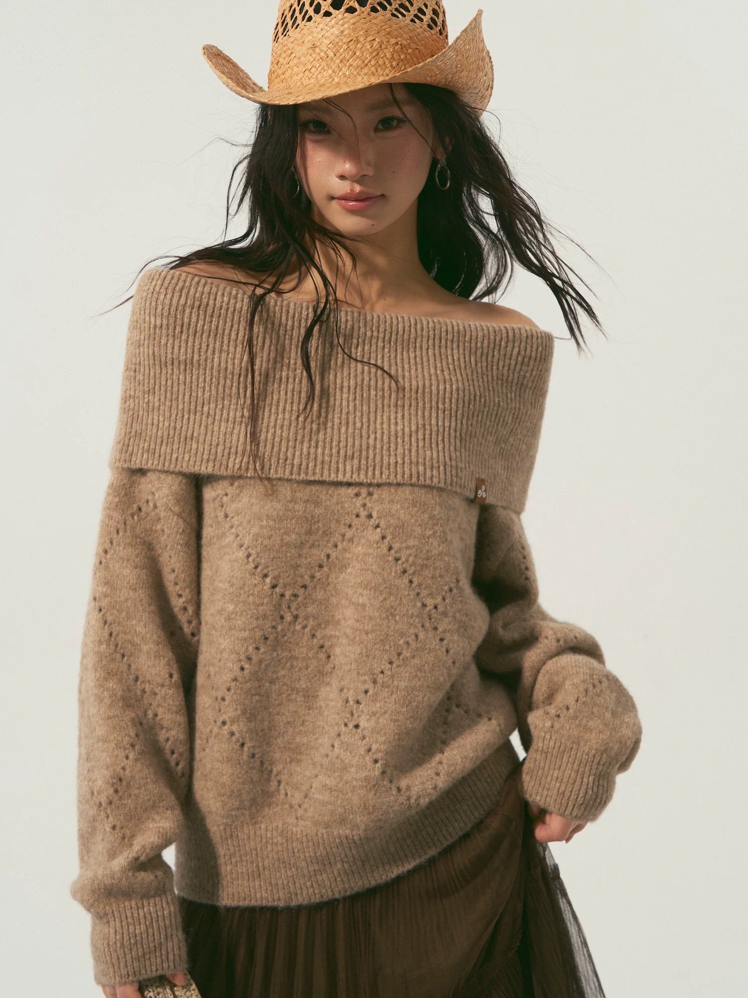 SOMESOWE Diamond grid hollow out shoulder sweater