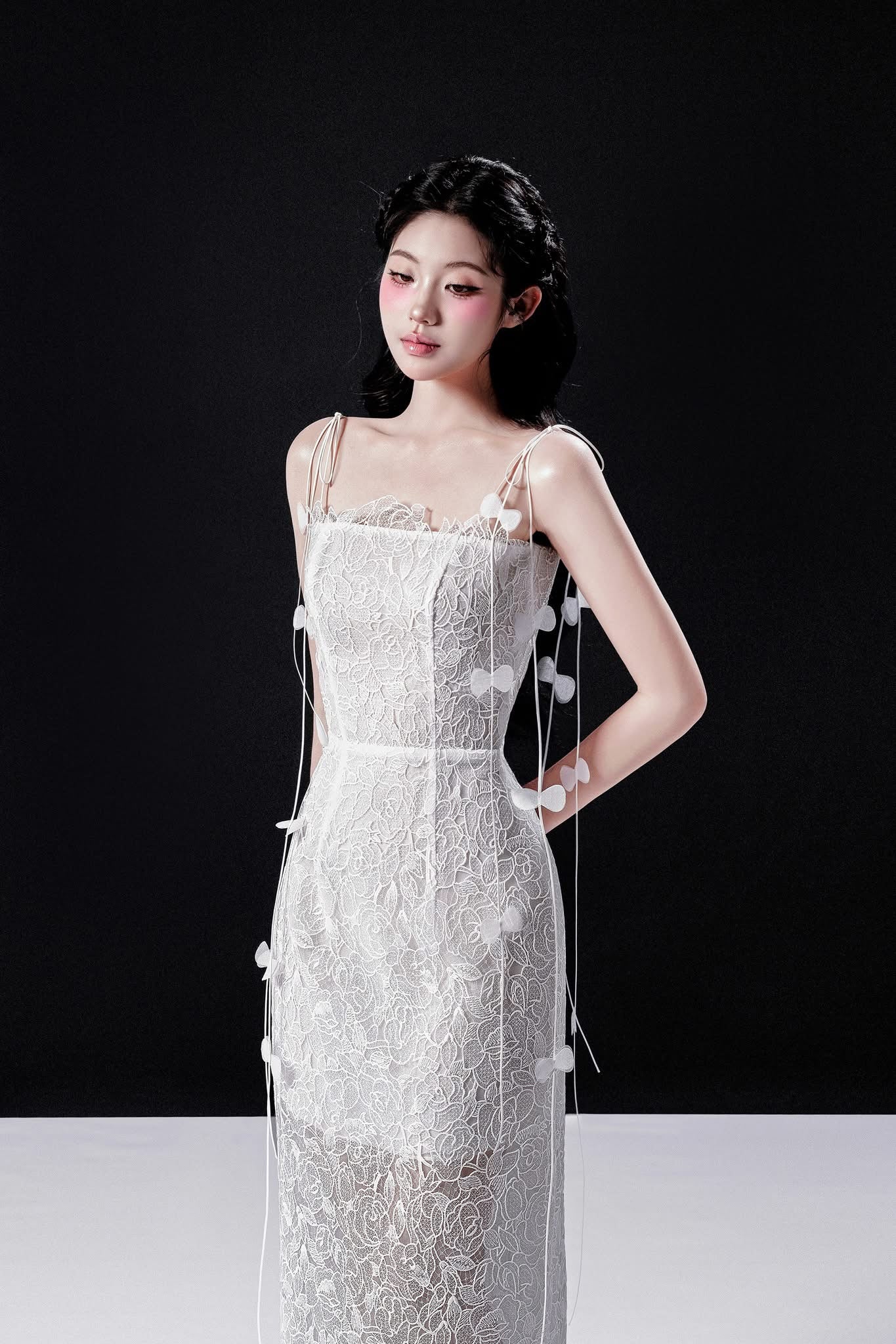 Raffiné RISHIMA LACE MIDI DRESS