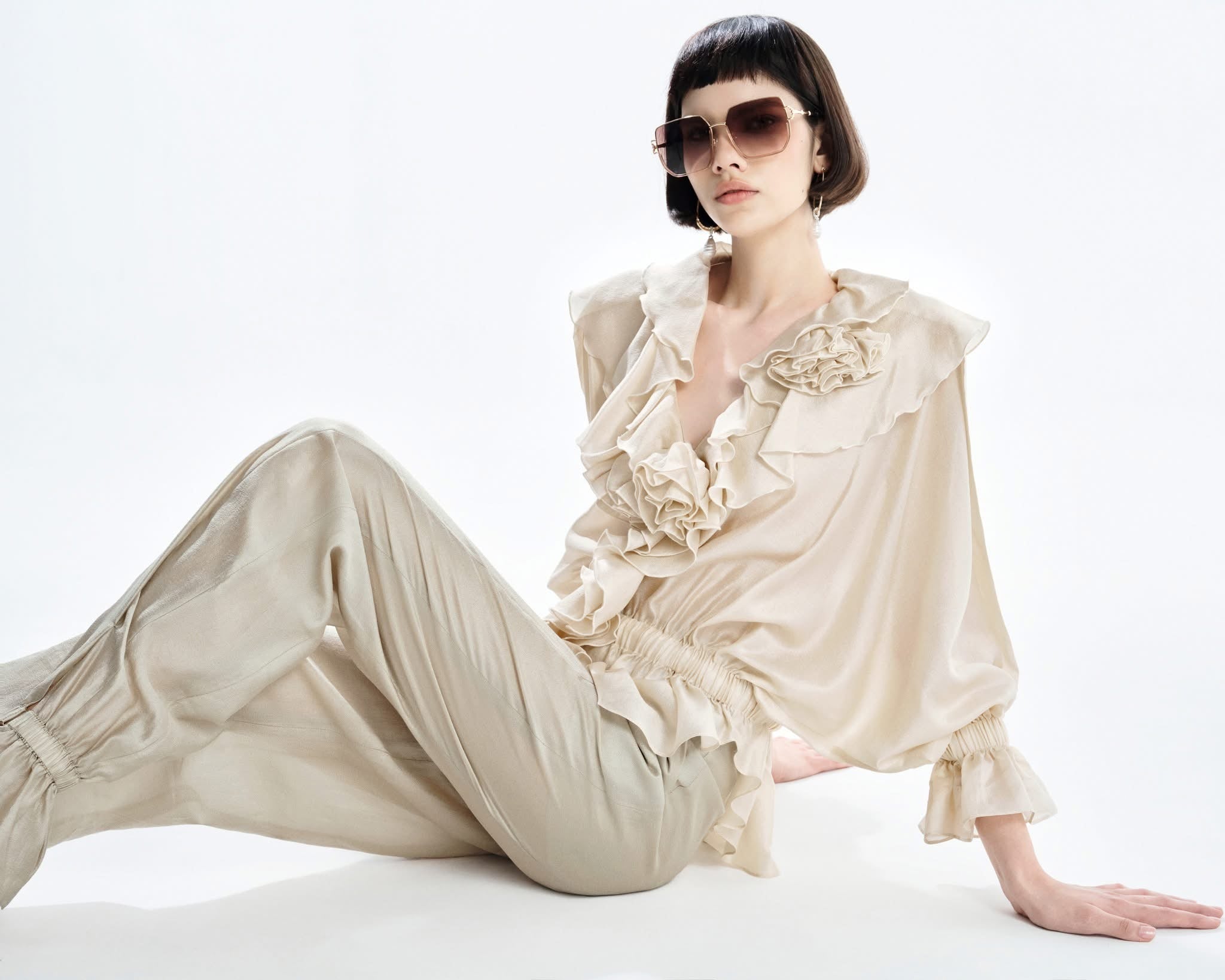 MUST HAVE Ruffled V-Neck Blouse & Baggy Trousers