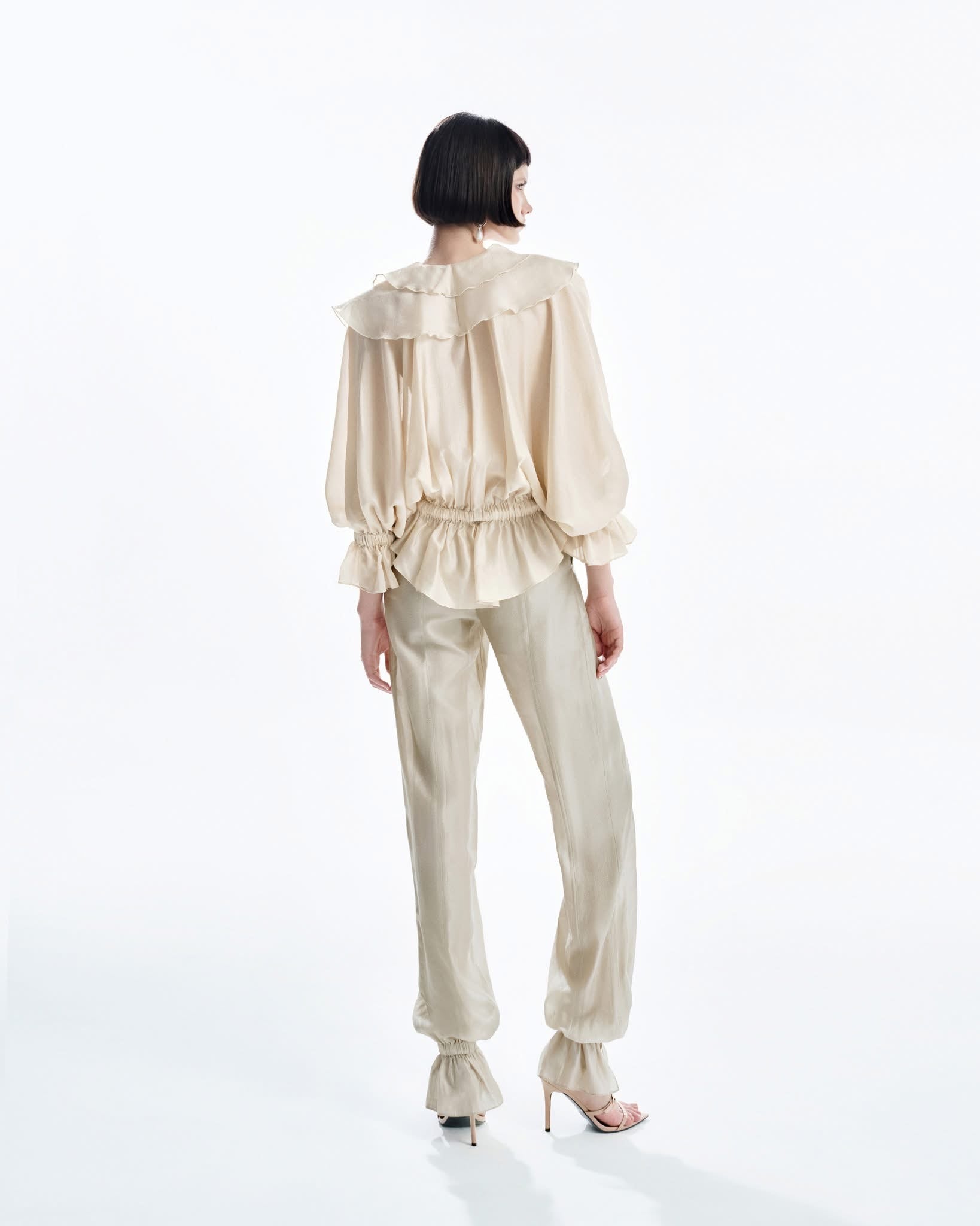 MUST HAVE Ruffled V-Neck Blouse & Baggy Trousers